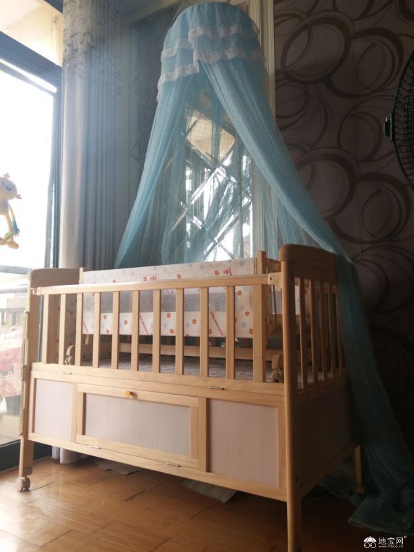 全新实木婴儿床带摇床低价出售_南昌家具租赁