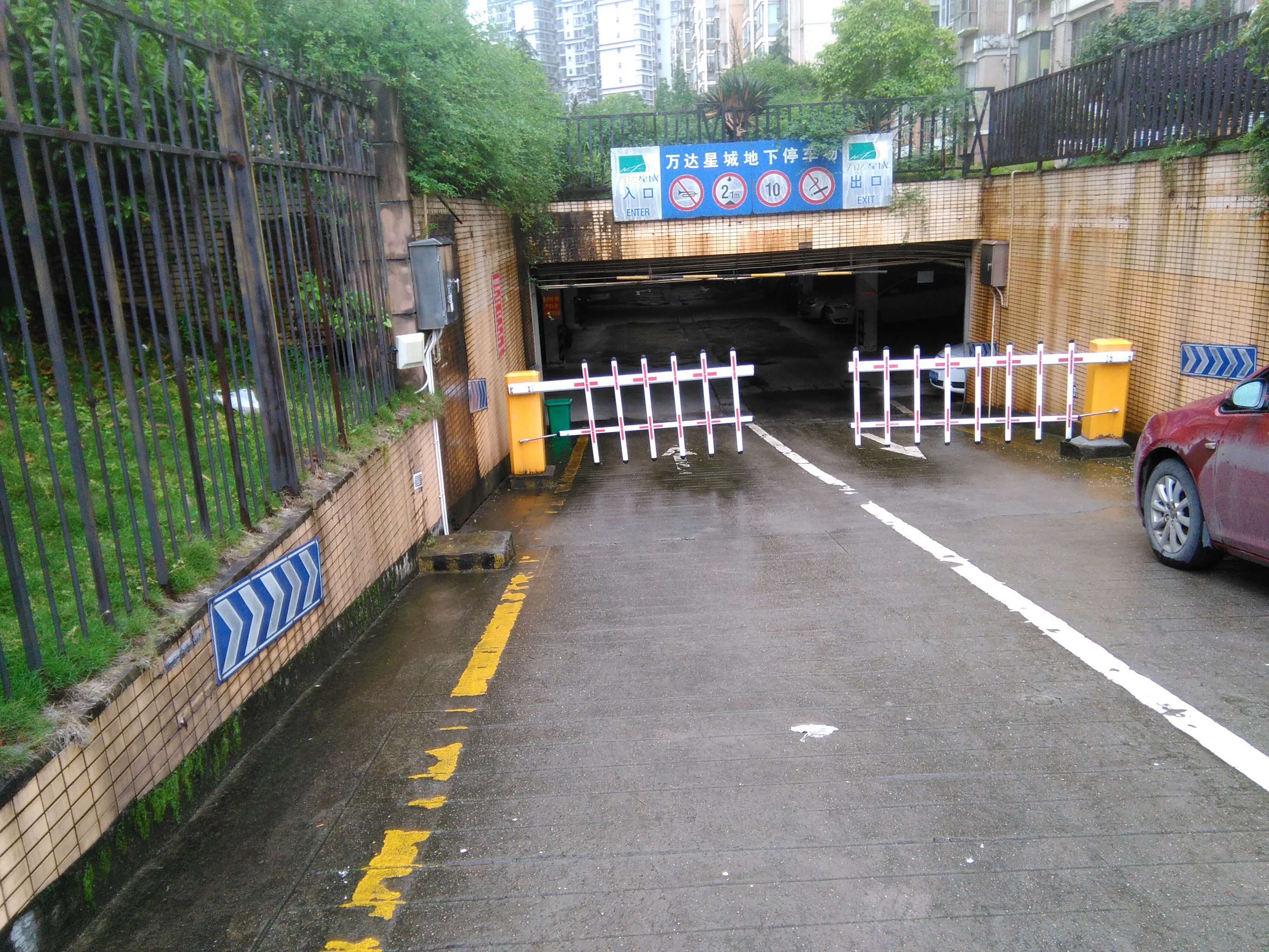 万达华府景园五栋可通御园,稀缺地下停车位出售