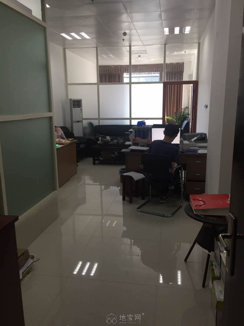 博能中心小户型带家具地铁口万达广场旁随时看
