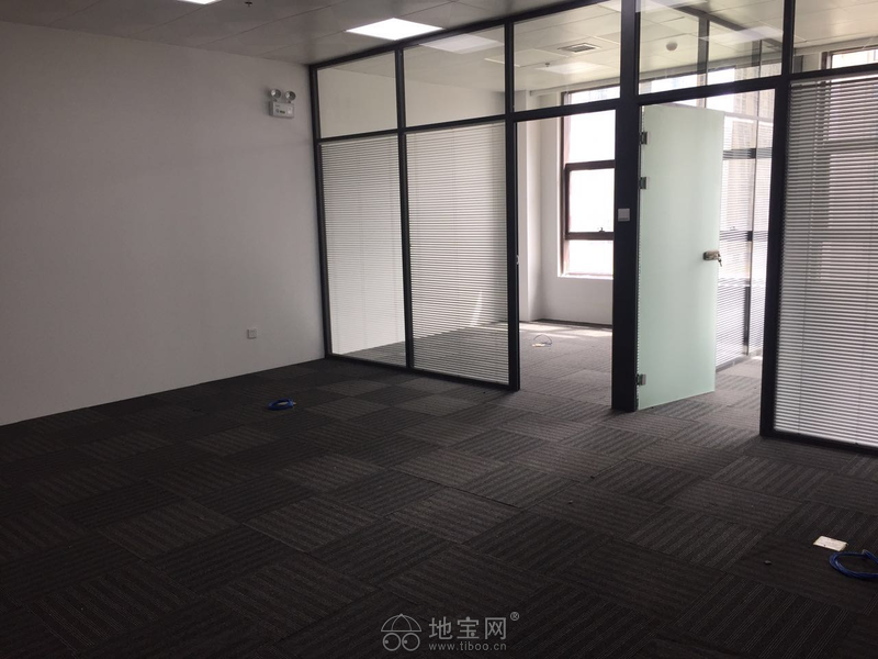 万达广场旁联泰7号广场地铁口只要50不到一平