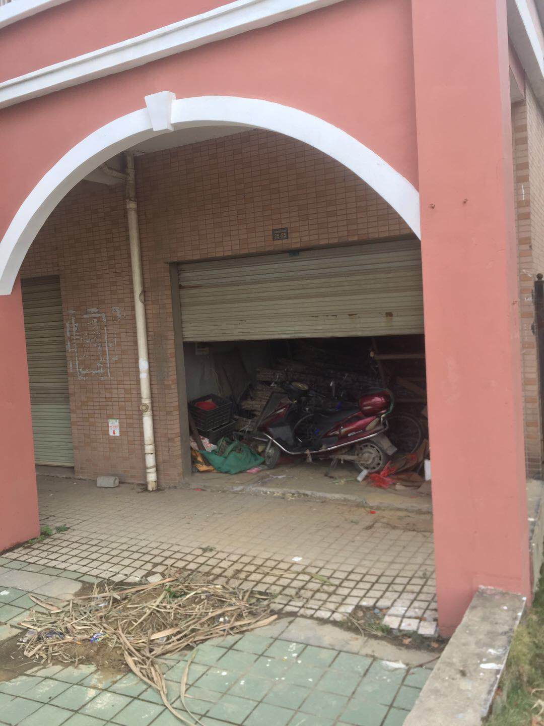 万科城市花园对面 潜力店面 地铁口附近