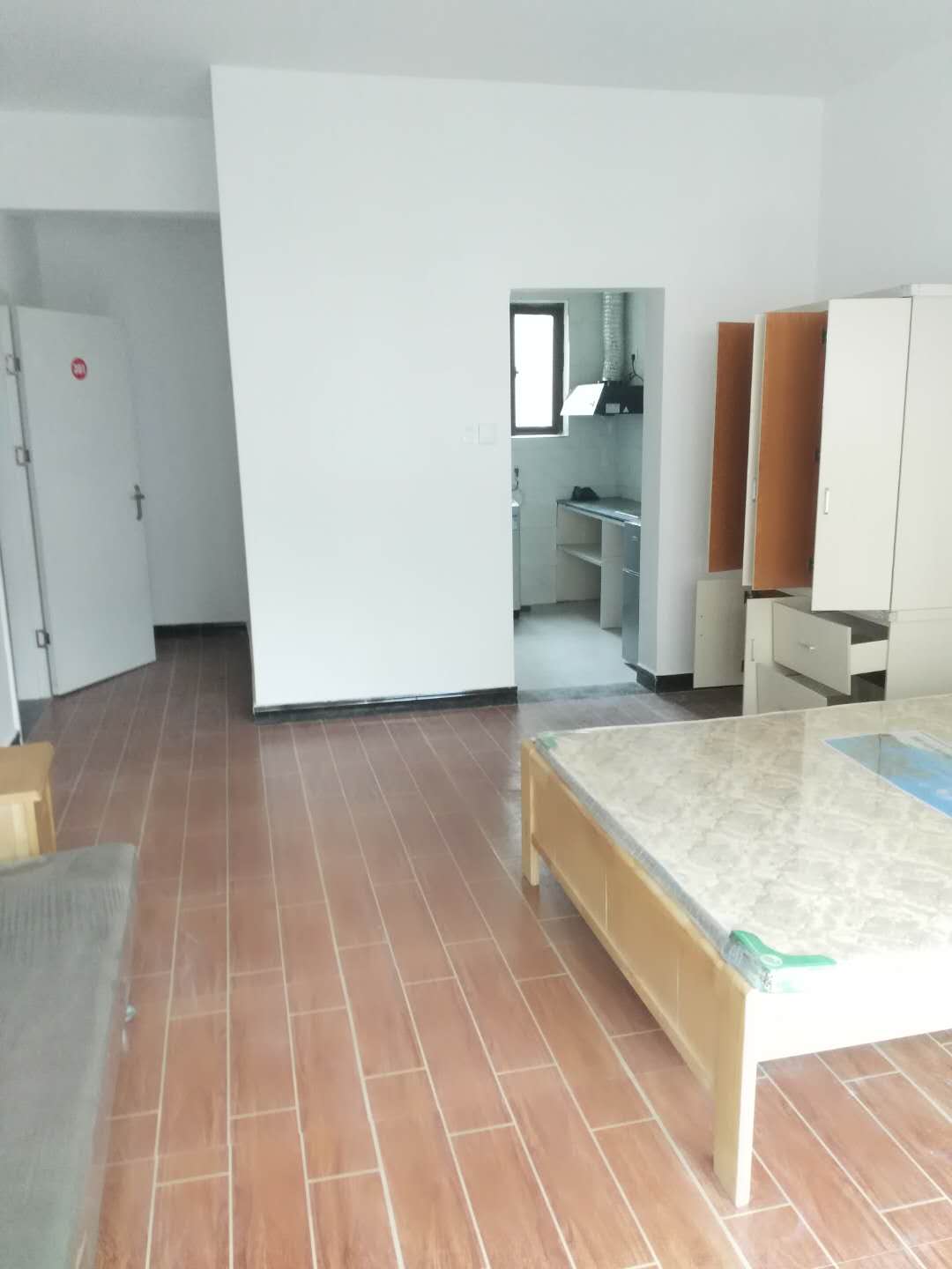 新建区红谷新城1室0厅34平米1200元/月别墅