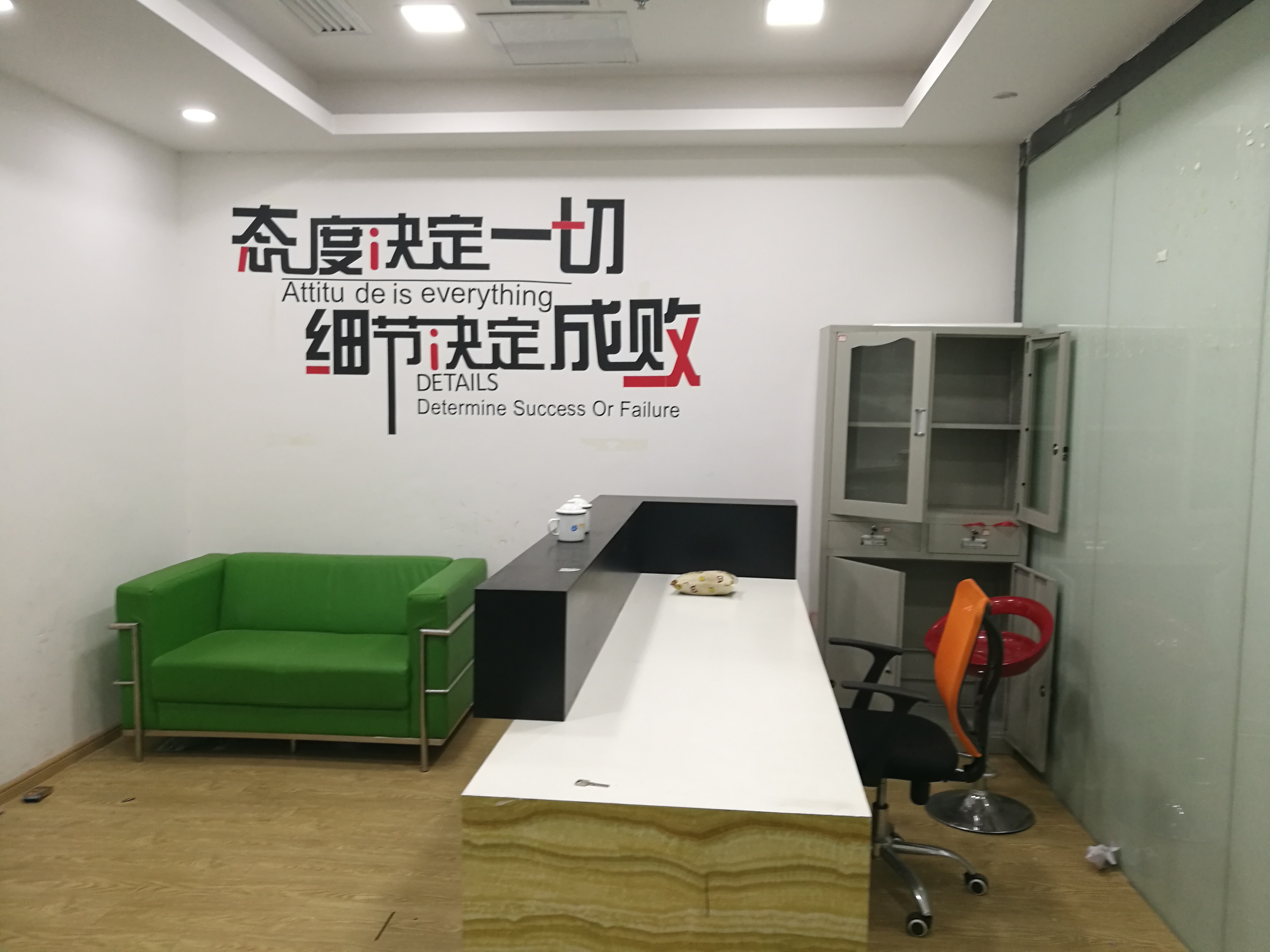 万达中心215平 电梯口 CBD中心 采光好随时