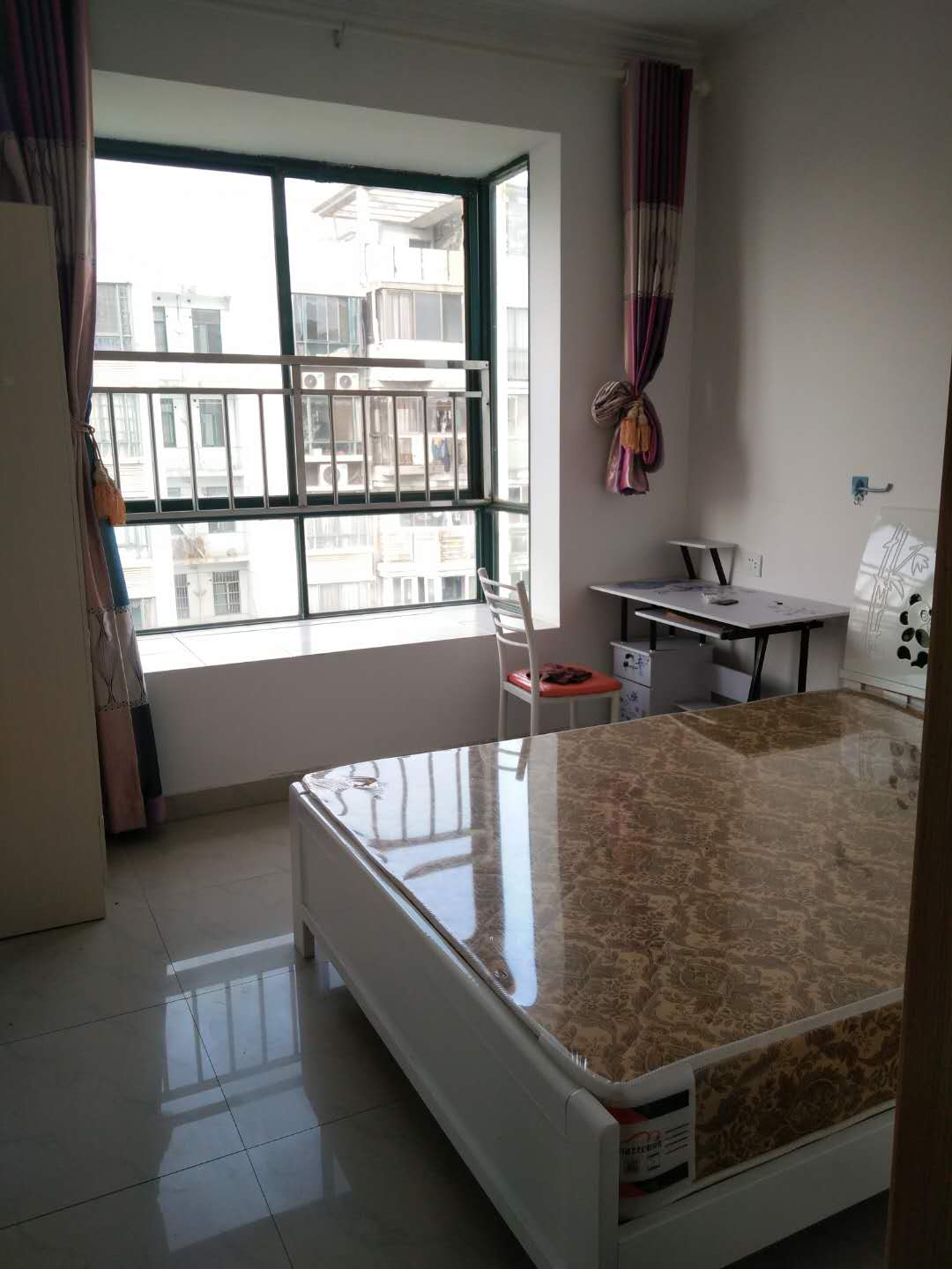 地铁口旁小区单间 家具全新 直接入