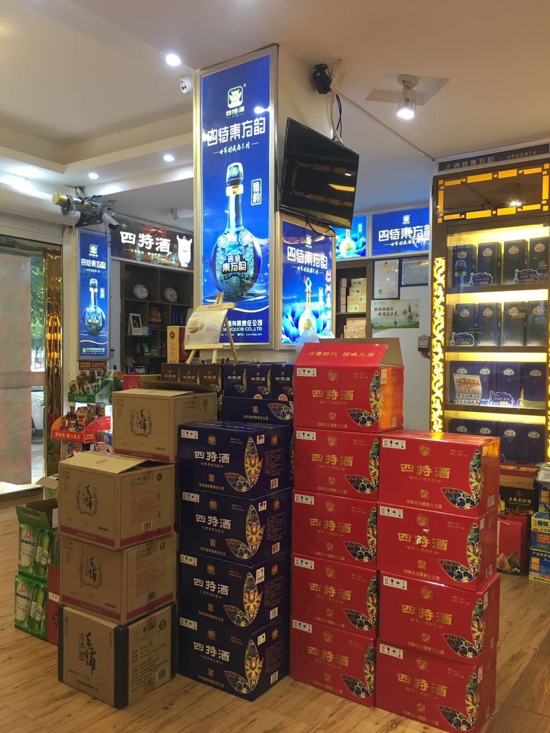 丽景路卫东花园烟酒商铺两层转让整租