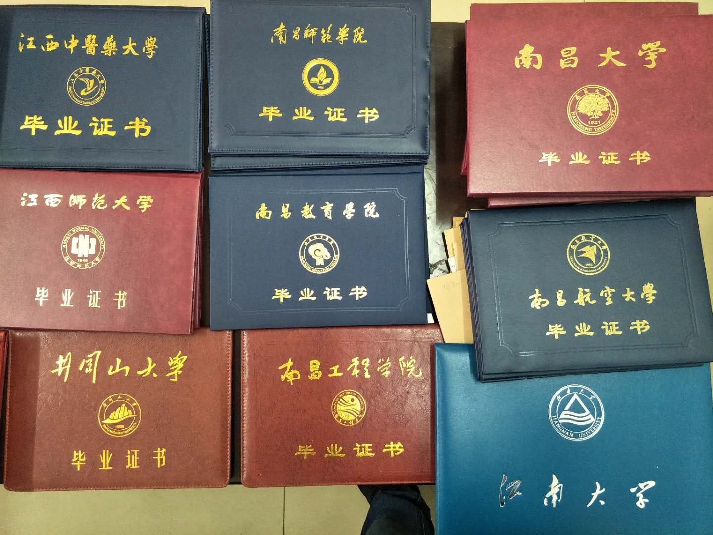 广播电视大学(两年), 南昌师范学院(教育,管理).