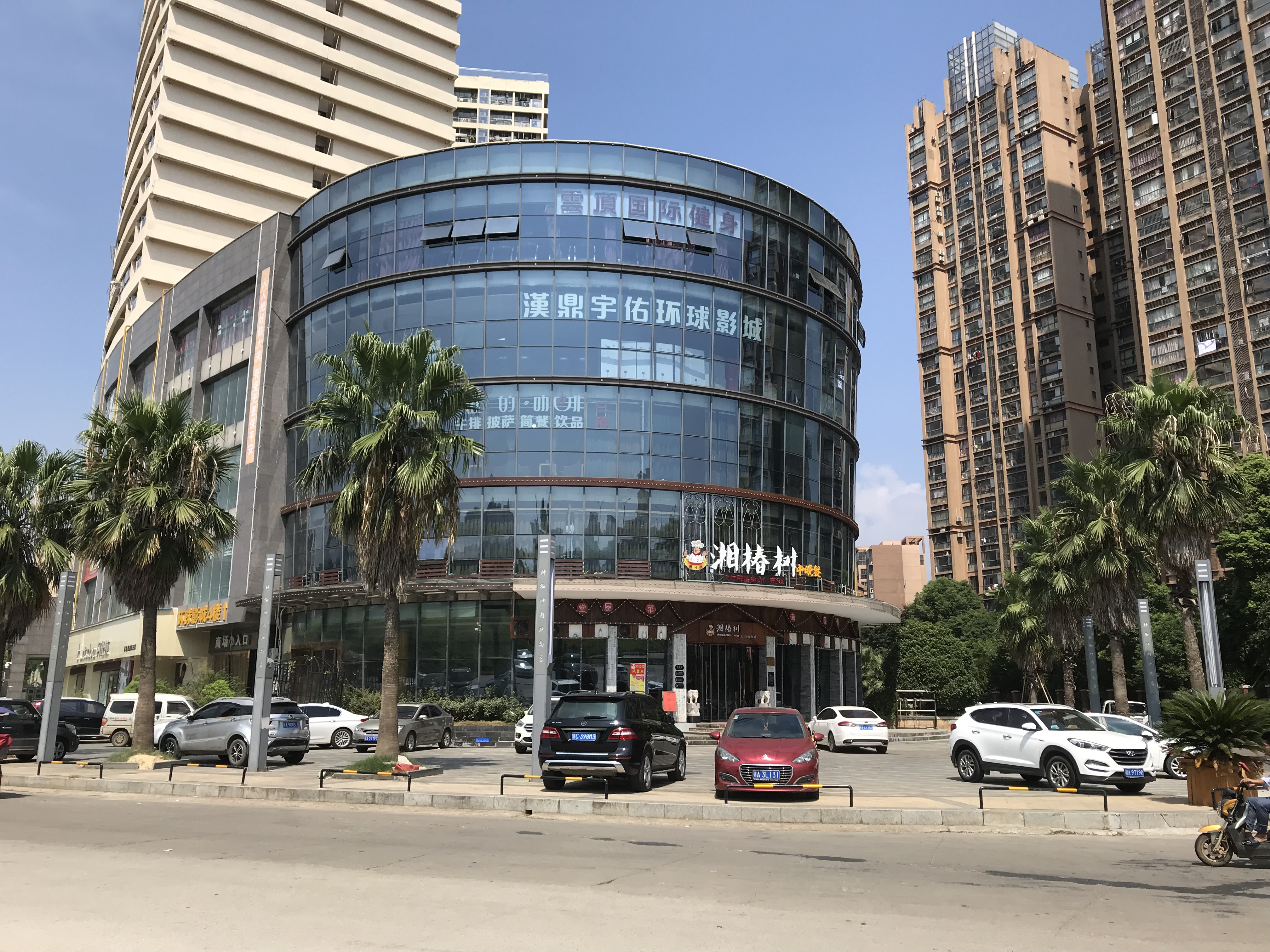 (这儿有店面)三区交界重要交通枢纽旁独栋商业招租