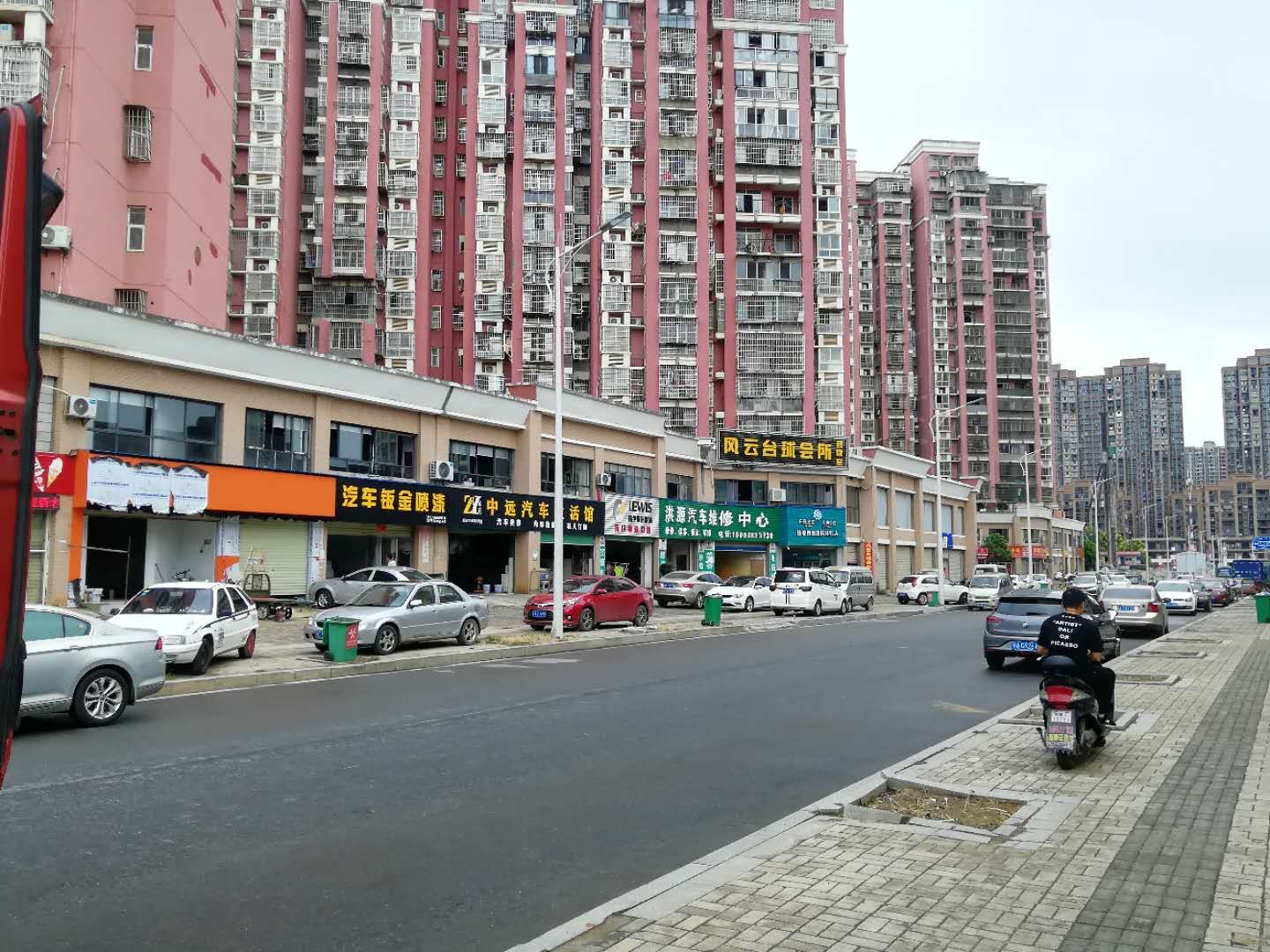 (出租) 城市万象广场旁 对街双小区出入口 人