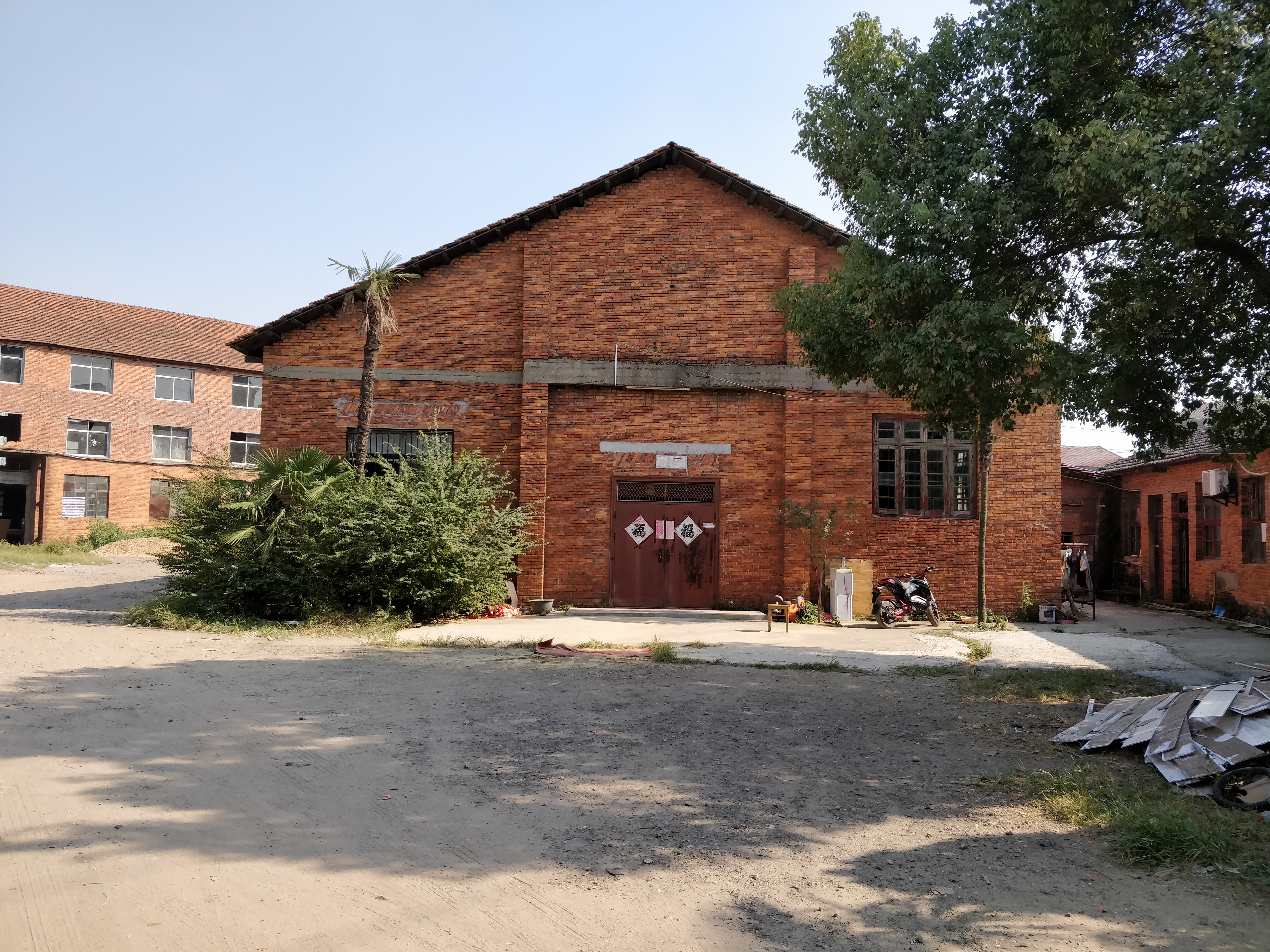 两栋大型平梁厂房出租,独门独院(可分租)