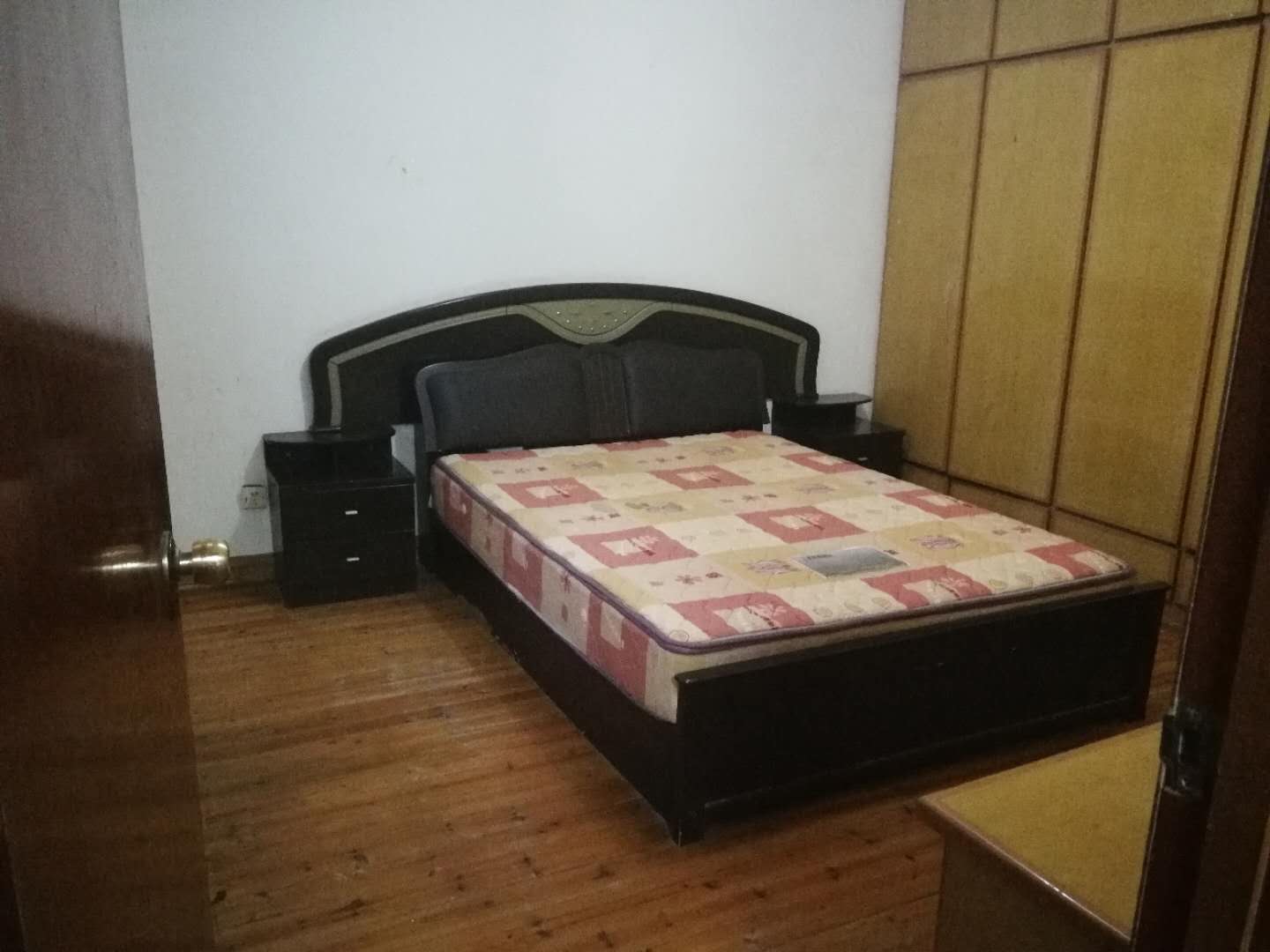 建设西路三房两厅拎包入住出租