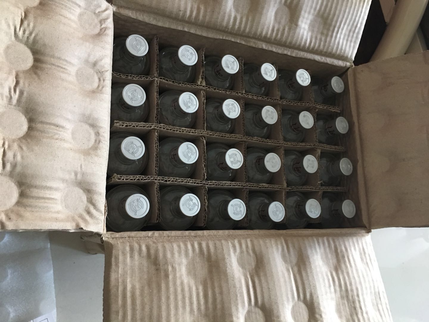 库存五年多的泸州老窖小瓶白酒