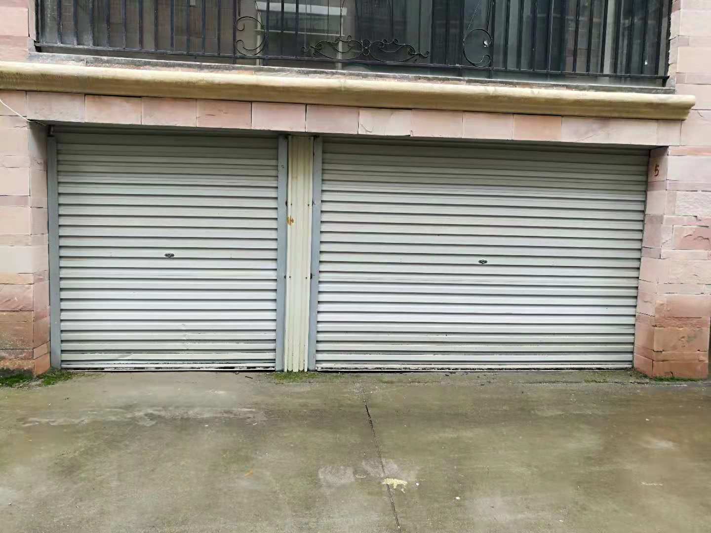 超低租金300元/月 2个出库一起出租