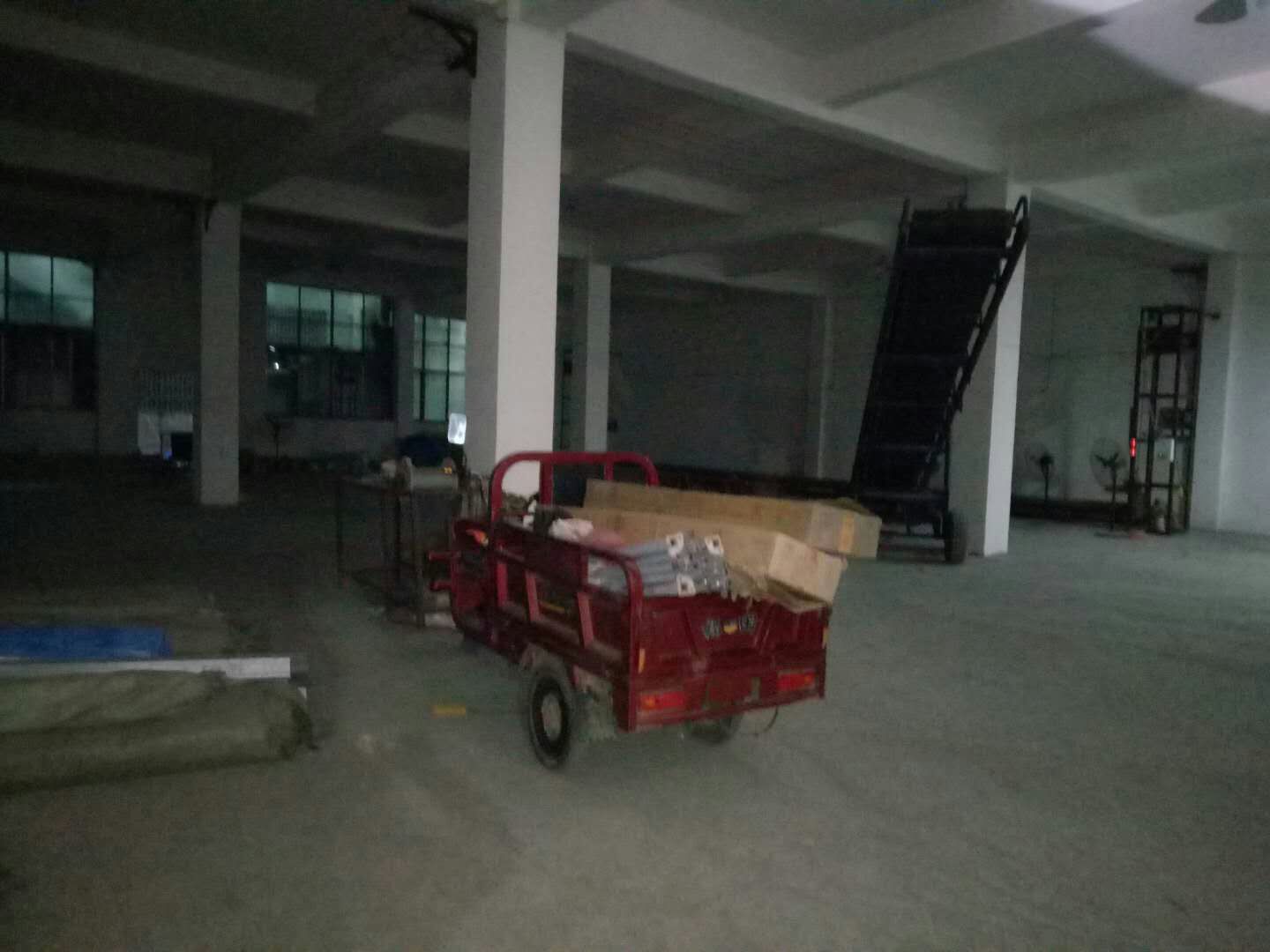 临街厂房,水电齐全,可分租