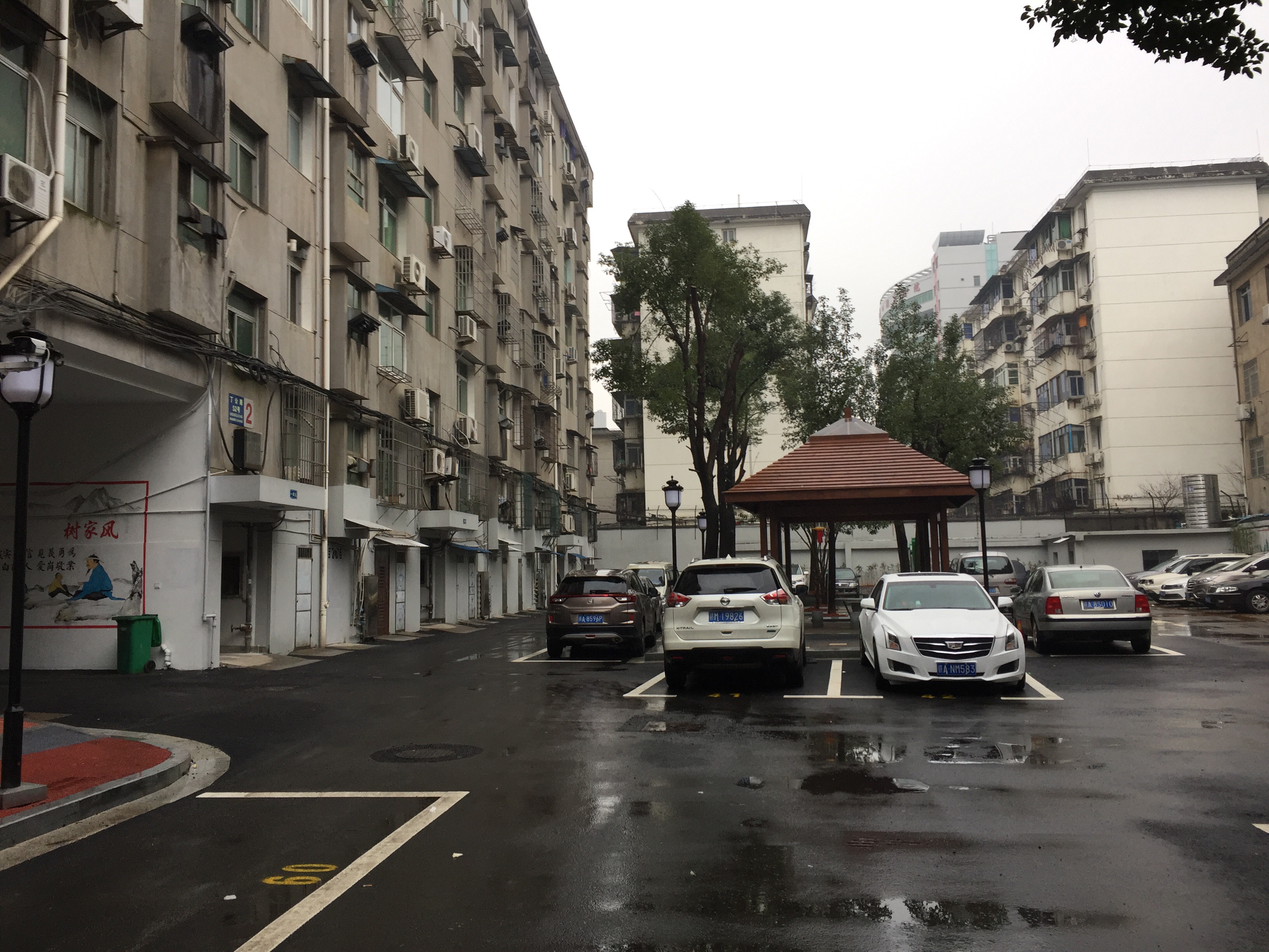 盈石广场附近小区两室一厅主卧出租