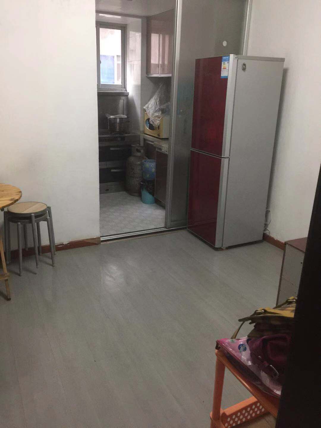 出租一室一厅锦都皇冠后