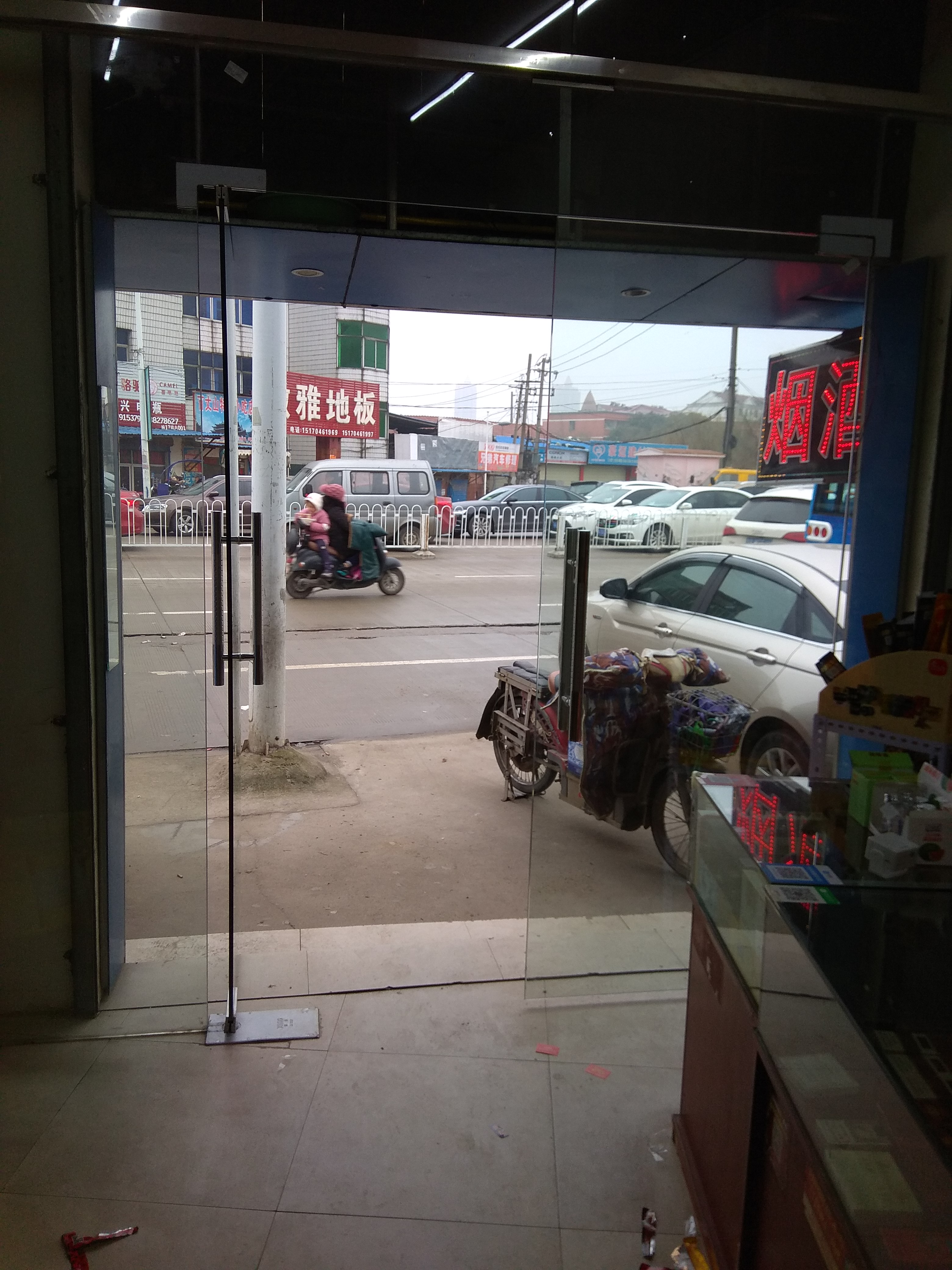 小区门口旺铺转让