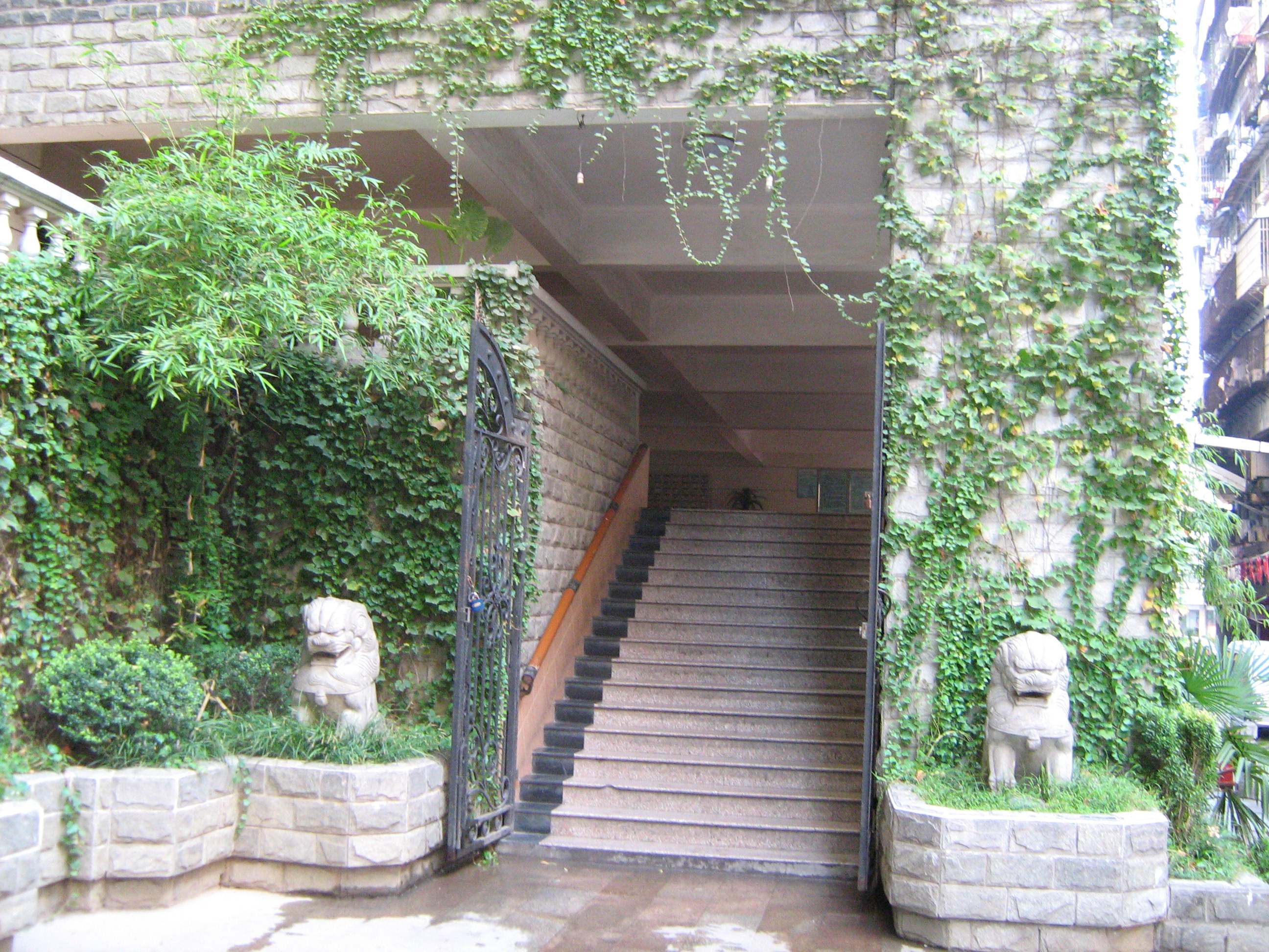 中山路百盛地铁旁20元一天