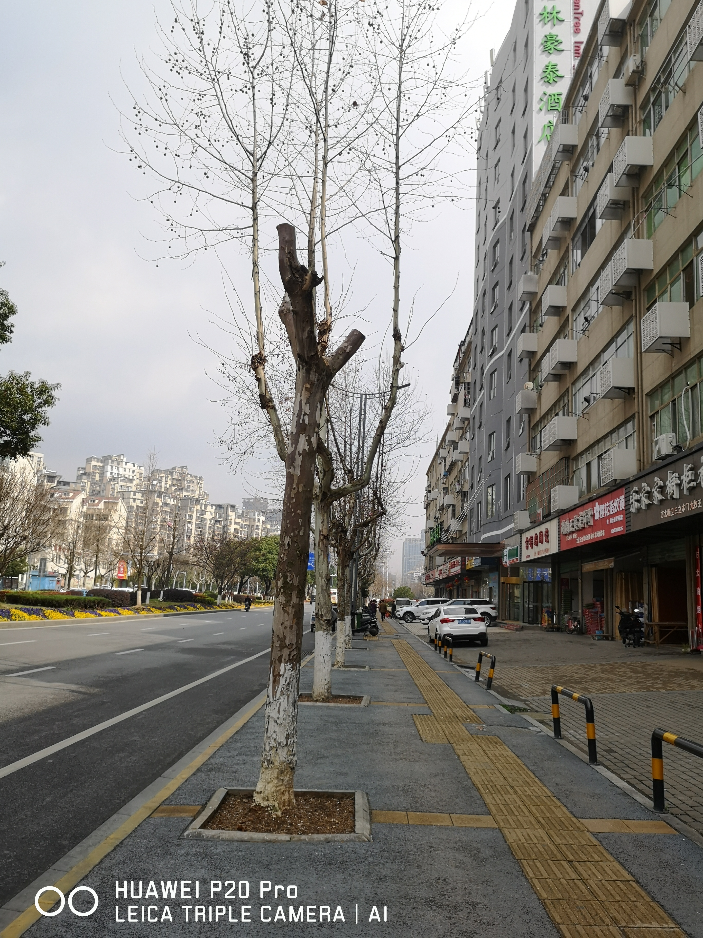 成熟地段街边,商圈成熟。现经营瓷