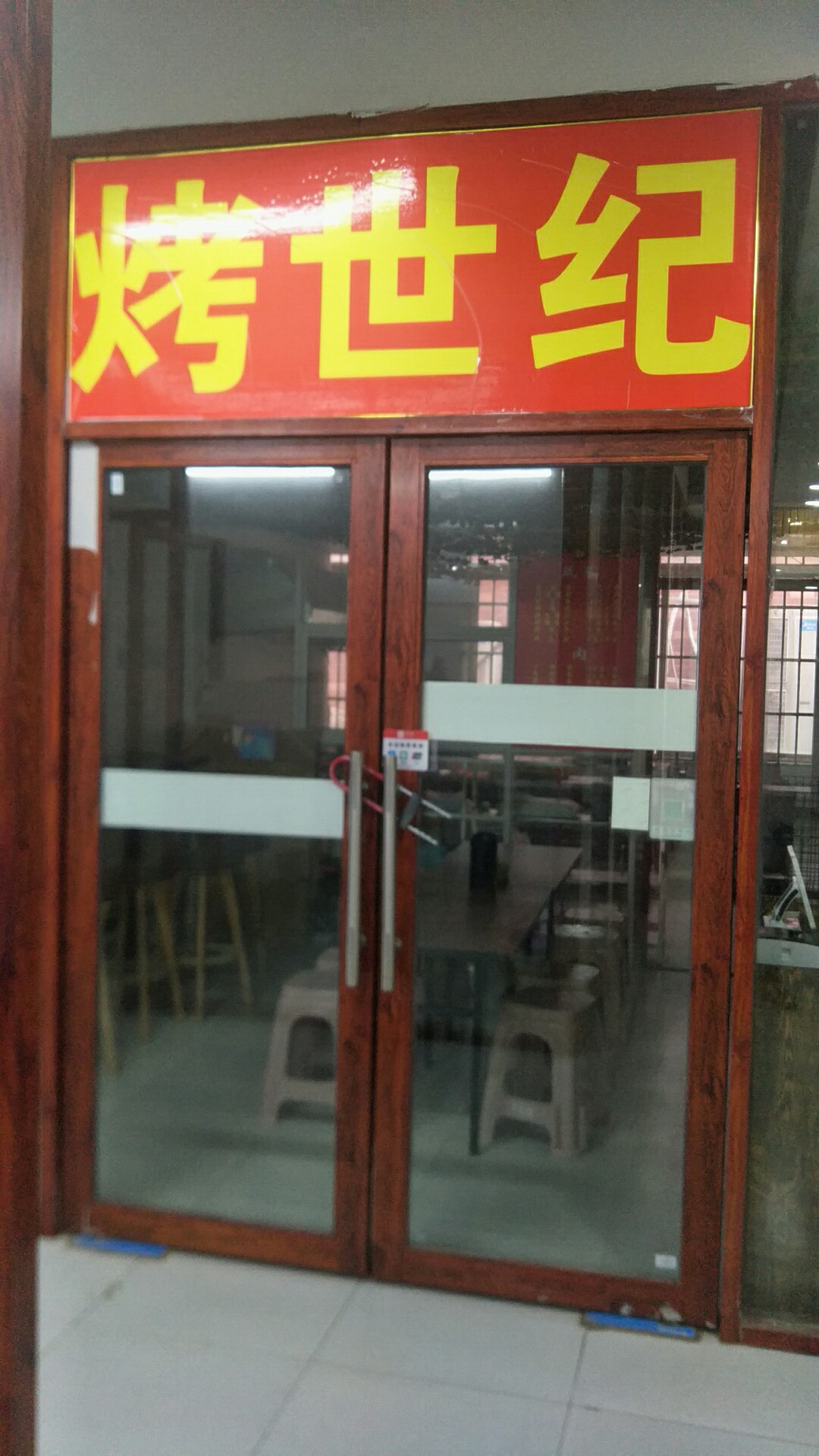 4万人理工,第/一食堂旁,独立店铺对外转让 适合