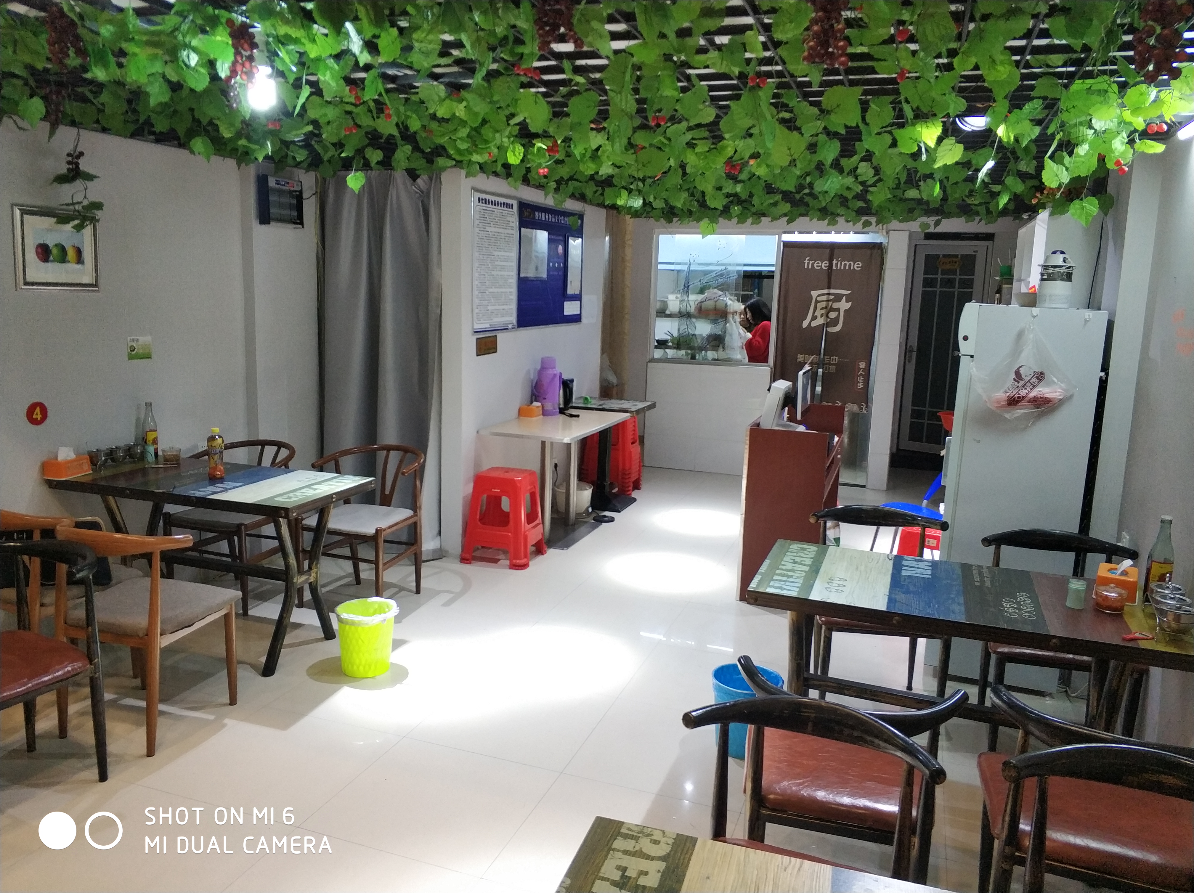 紫荆商业街,餐饮店转让,盈利中,接手即可盈利