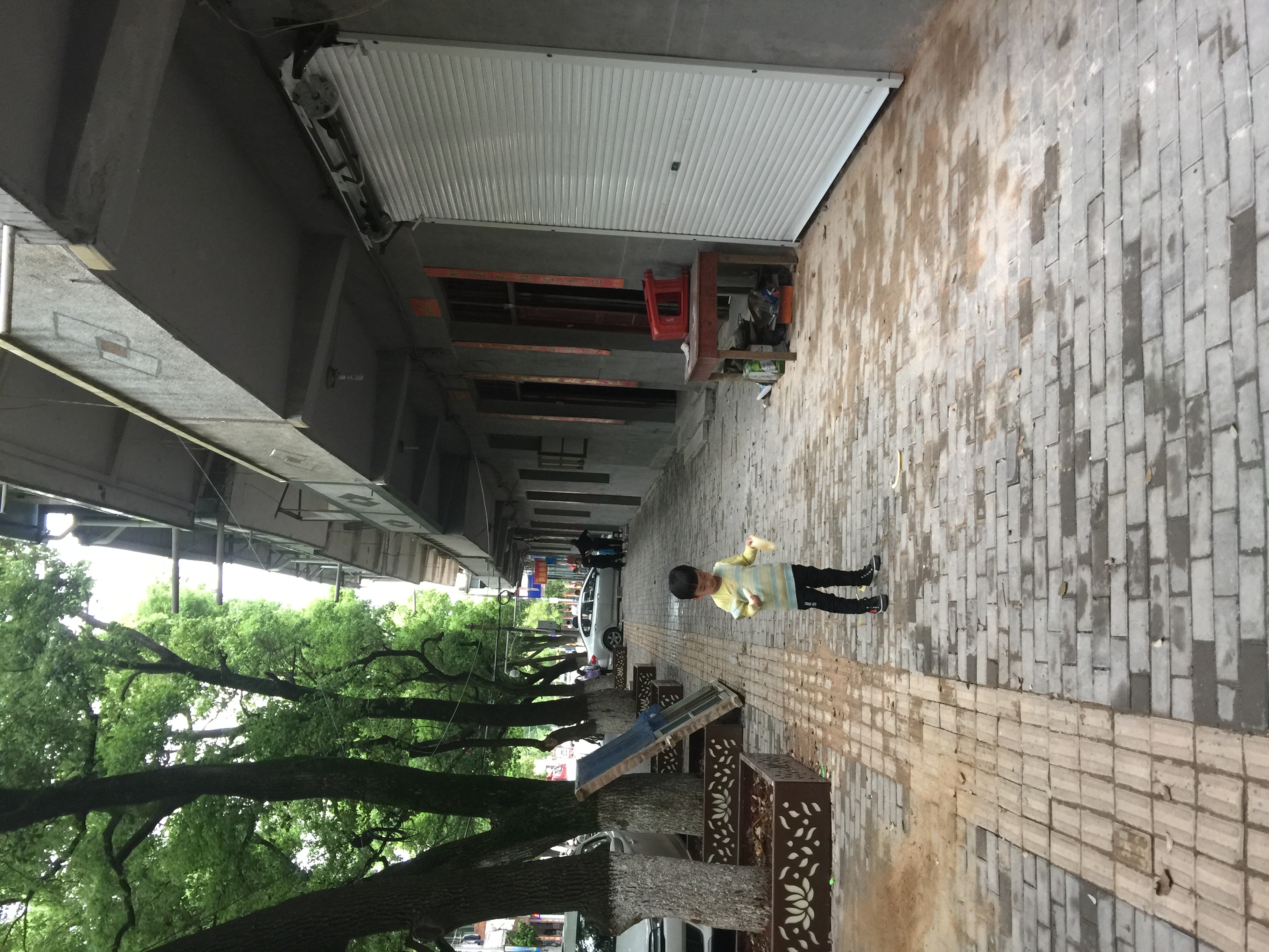 800月 莲塘二中与莲塘三小主路道