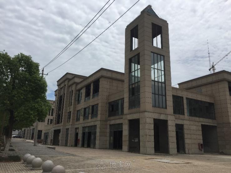 上饶龙湖湾1588平方商业街旺铺召租