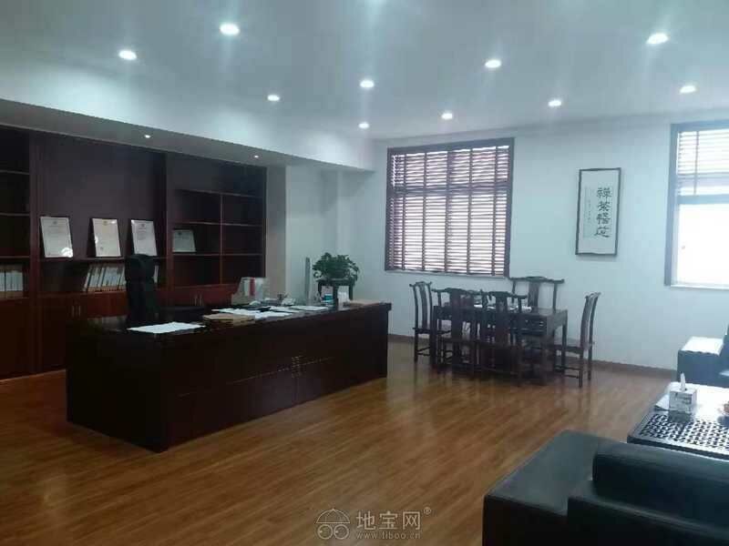 低价出租 地铁口正对面 豪装 拎包