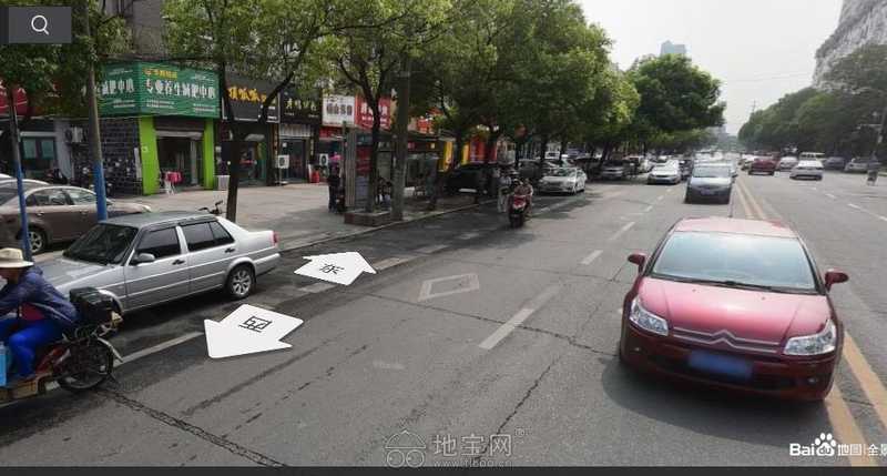 地铁口正对面店面出租,低价,人流量大,