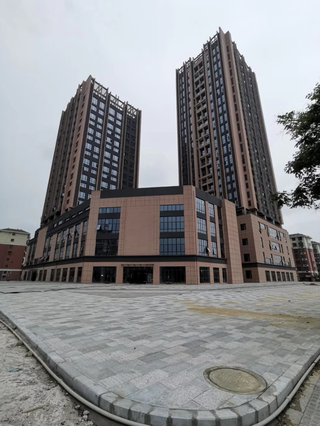 青山湖南大道 地铁一号线店面