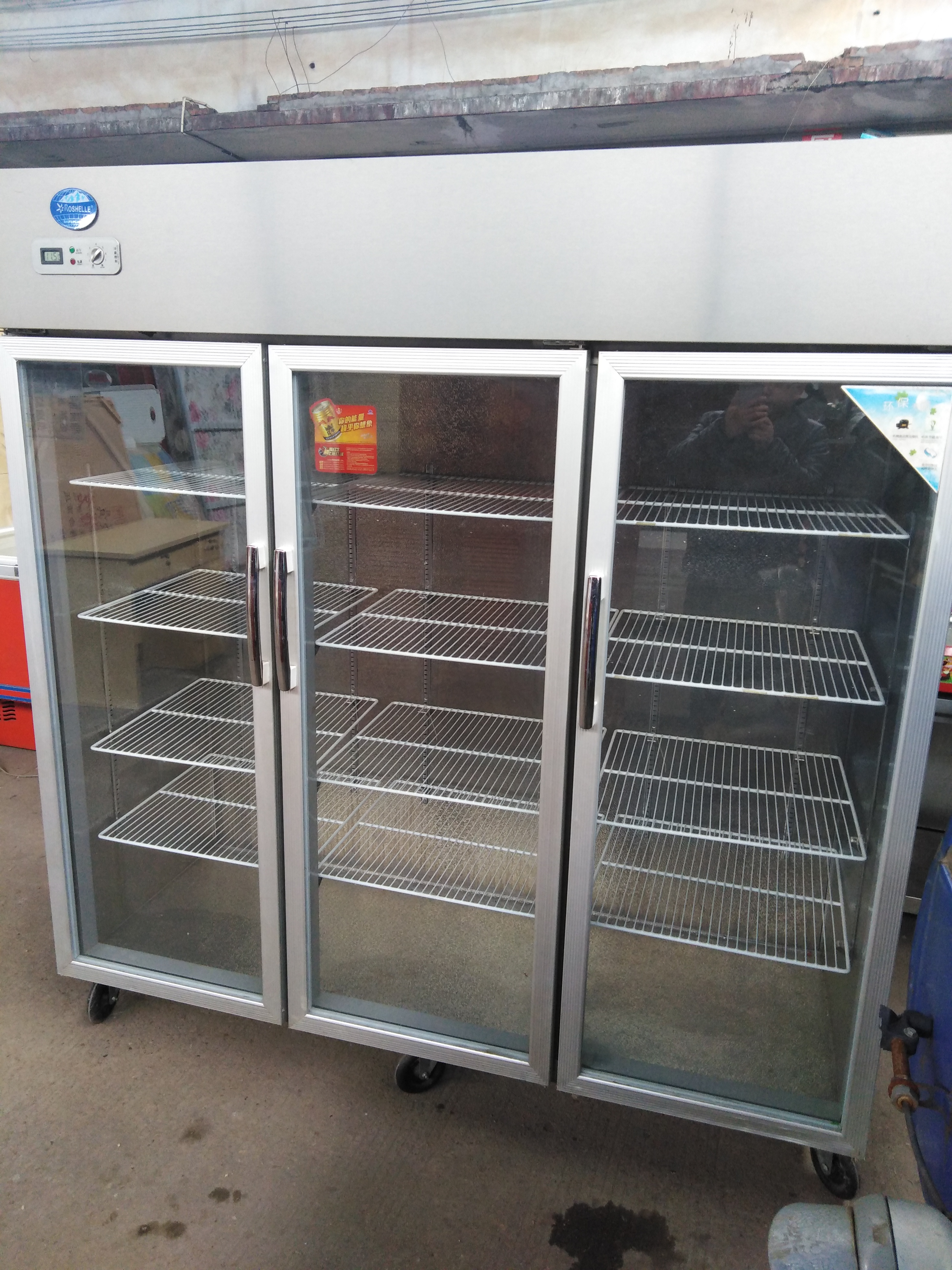 低价批发二手冷柜/厨具/电器/餐厅桌椅等