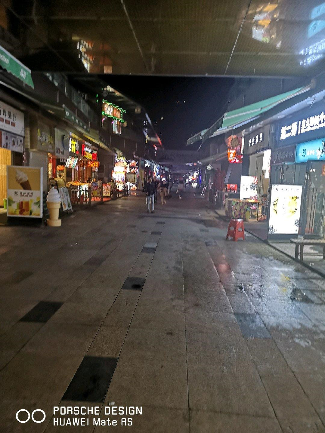 旺铺出租115平 各行各业都合适 地铁口 人刘量