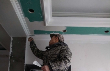 专业石膏板打隔断旧房翻新墙面刮瓷刷漆_4