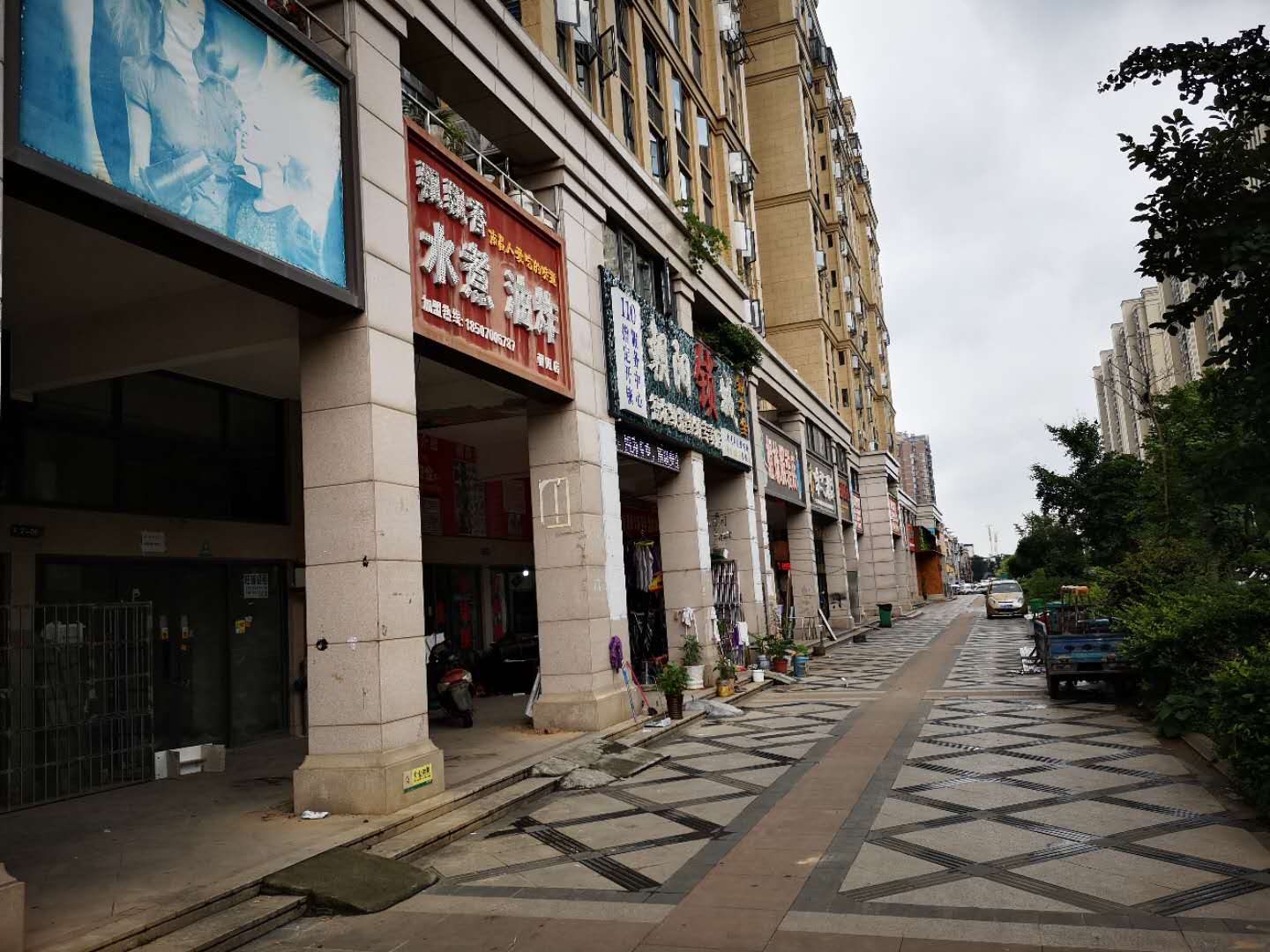 朝阳新城云飞路菜场对面沿街商铺