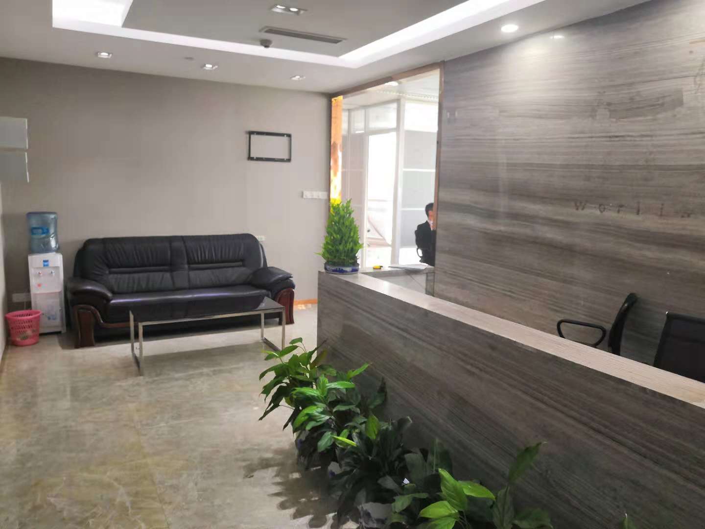 绿地双子塔 百人员工区520平精装带家具 房东降