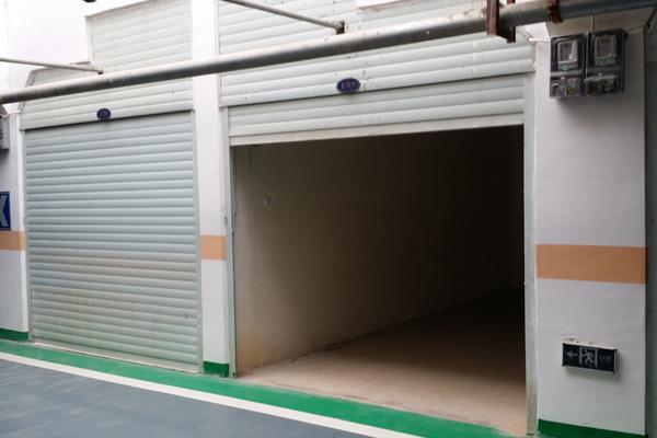 友邦皇家公馆地下车库