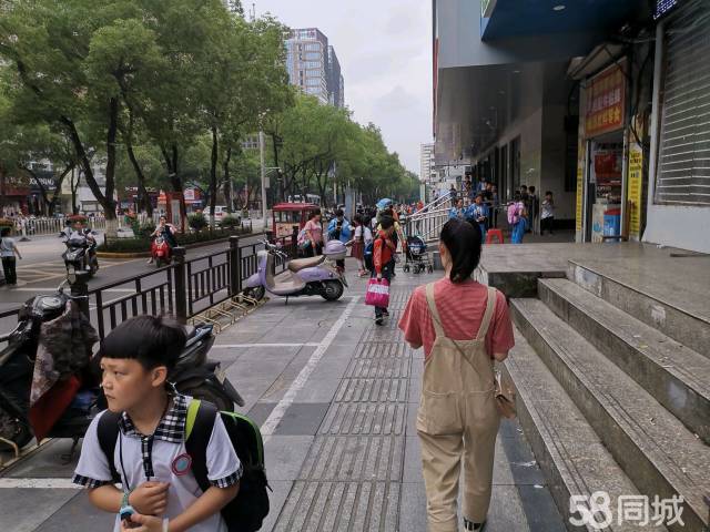 雙層臨街鋪 比房子還便宜 得房率98 無公攤 展