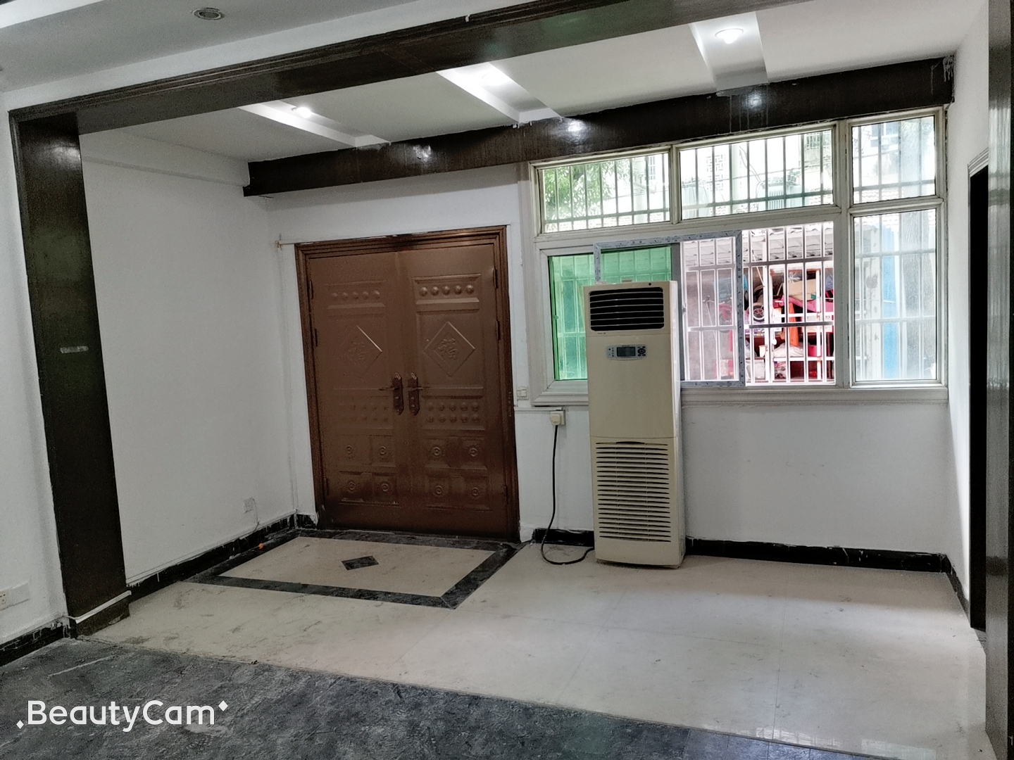 青山湖大道地铁口出租,梦时代广场附近(带车位)