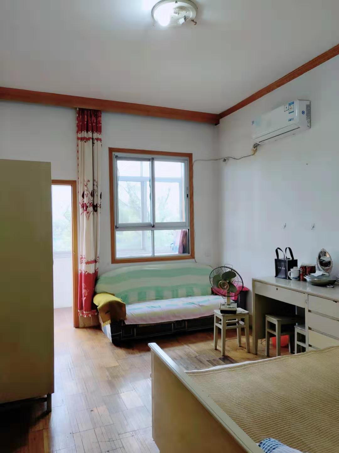 鸿雁电子广场宿舍全带三室一厅师大