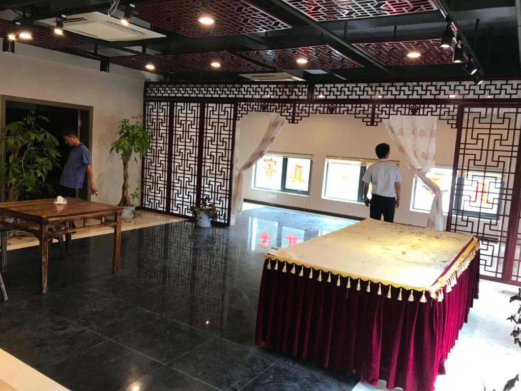 抚生路临街商铺216平 精装修 送2个月装修期