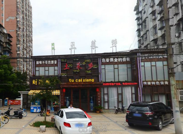 解放西路小区门口临大街店面