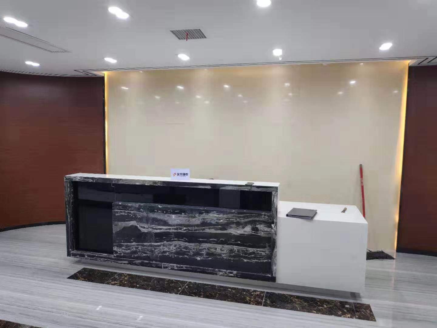 劲爆 财富广场豪装带家具375平 东南朝向 房东