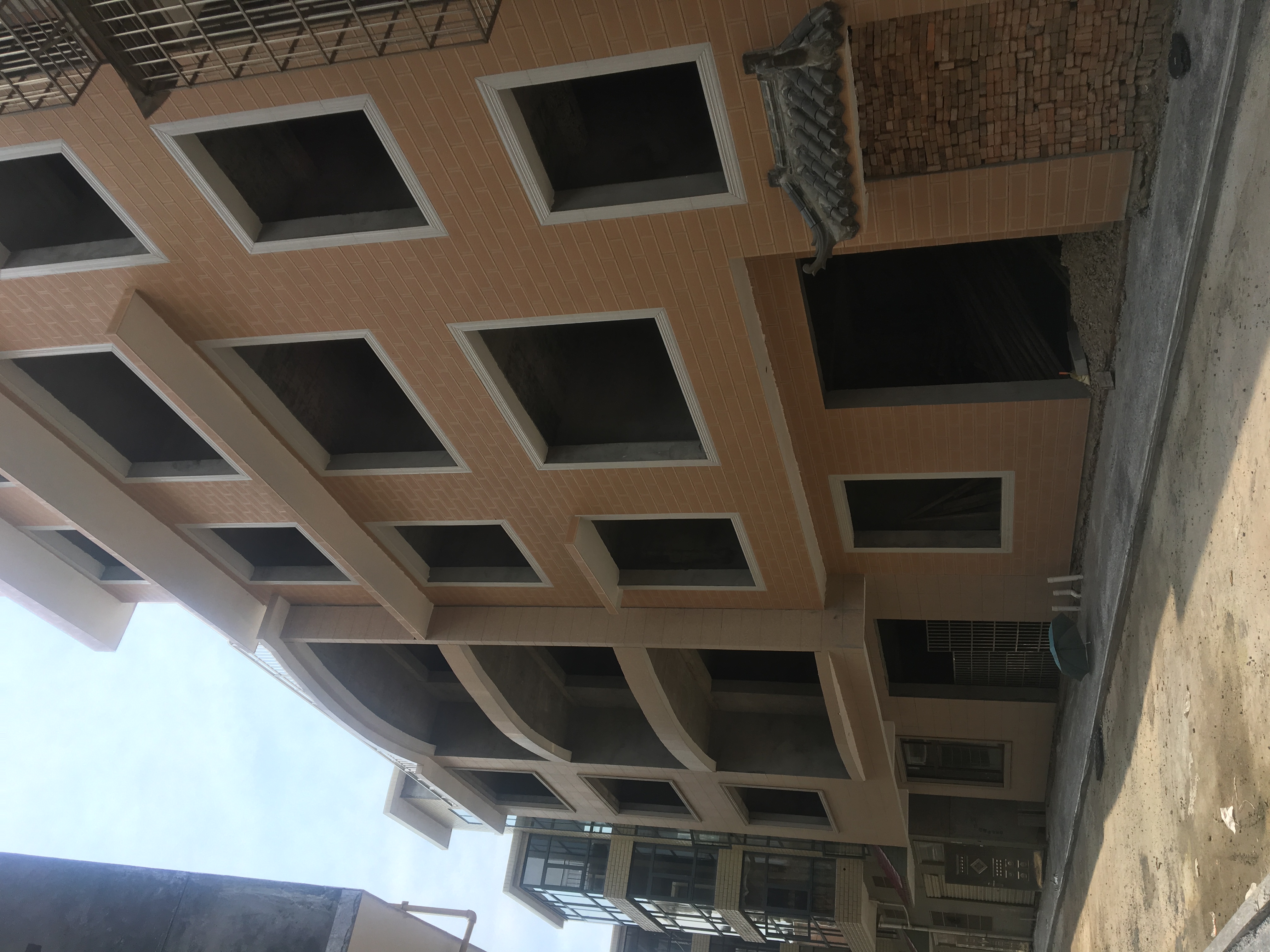 新市政府旁仓库招租