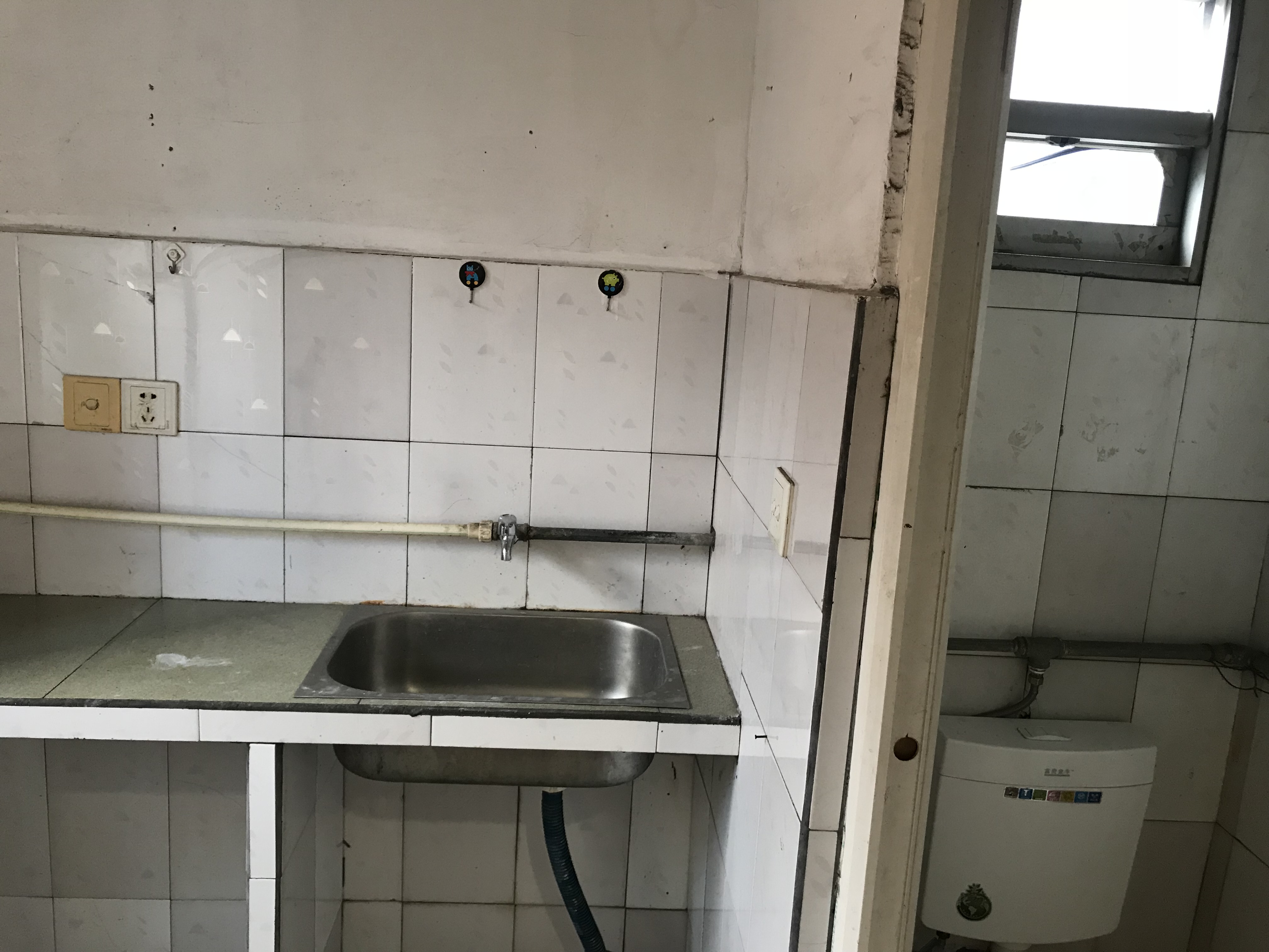 南京西路殷家巷单间带厨卫出租
