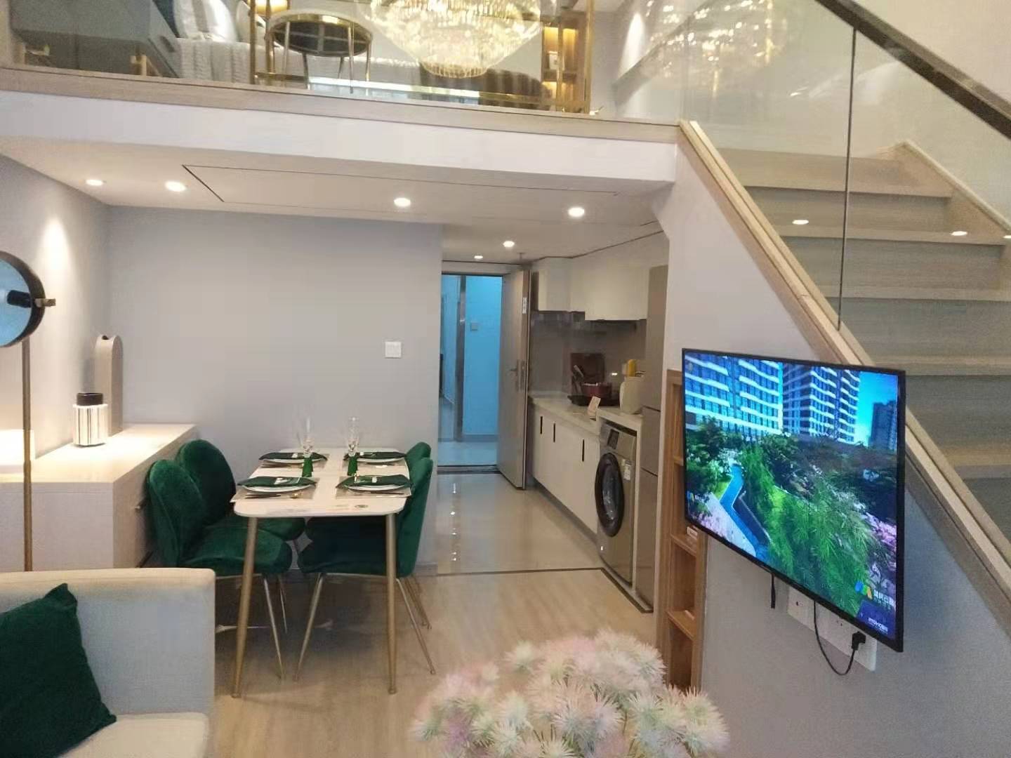 西客站 省妇保相伴 双地铁 精装公寓 买一送一