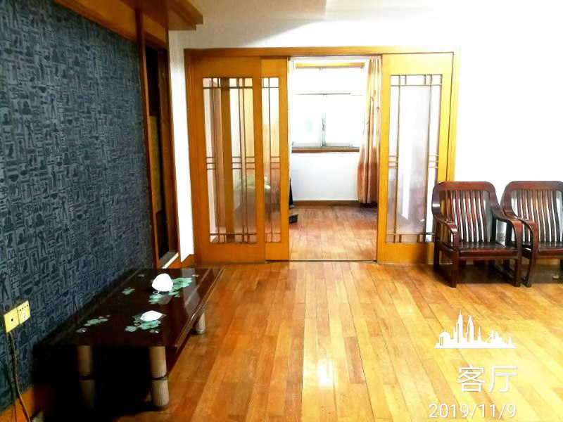 西湖区桃苑大街2号3室2厅138平米2500元/
