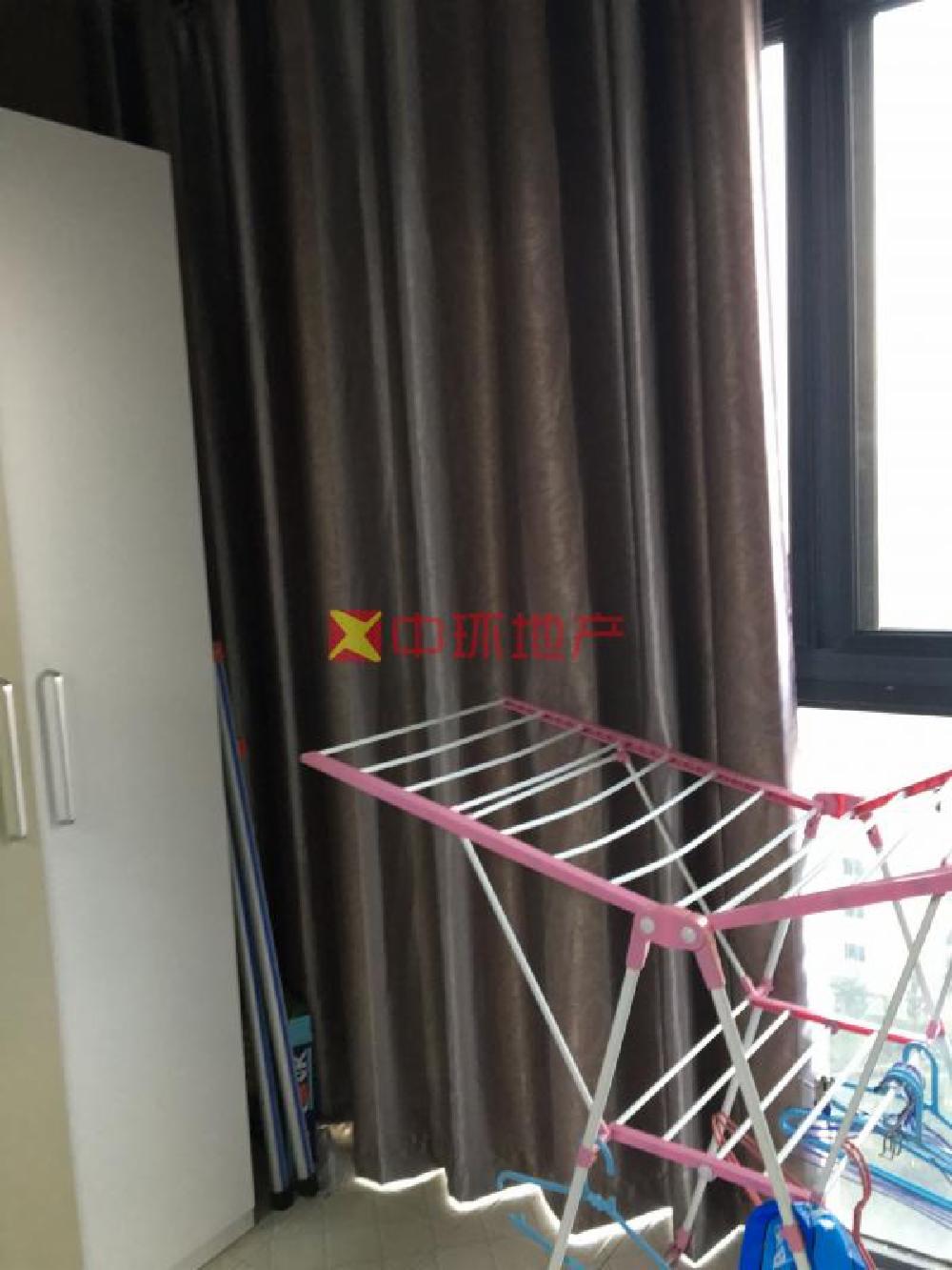 青山南路 樟树林旁 精装修一室一厅扔包入