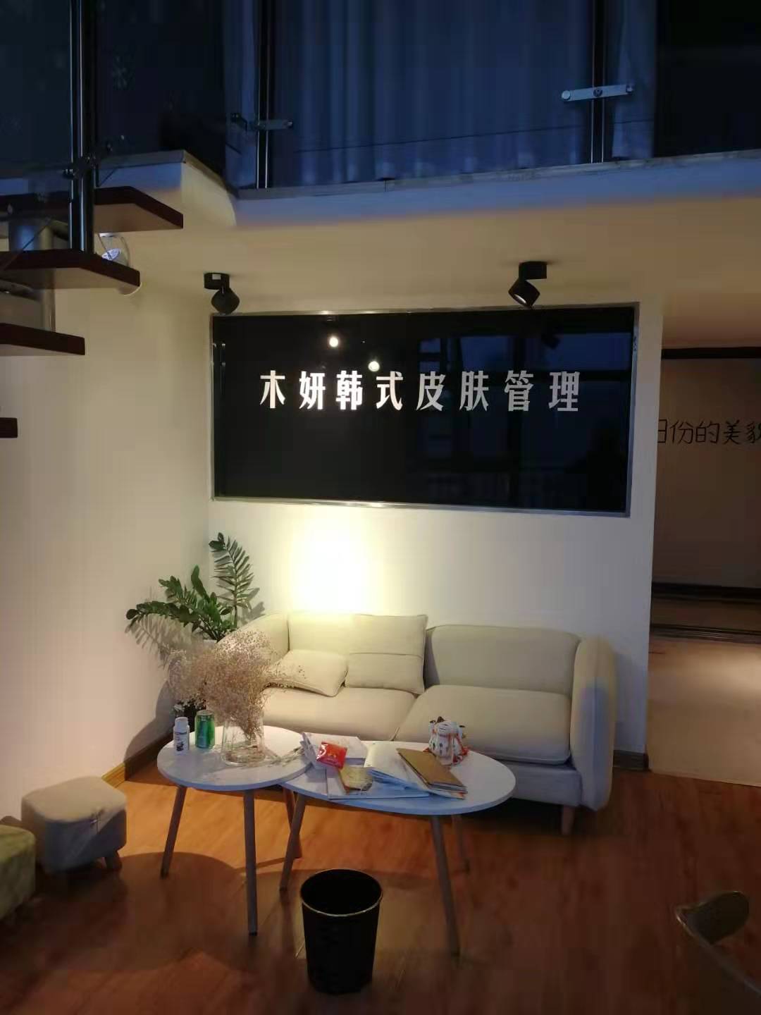 万达广场A5 精装复式公寓 合适做美容 采光绝杀
