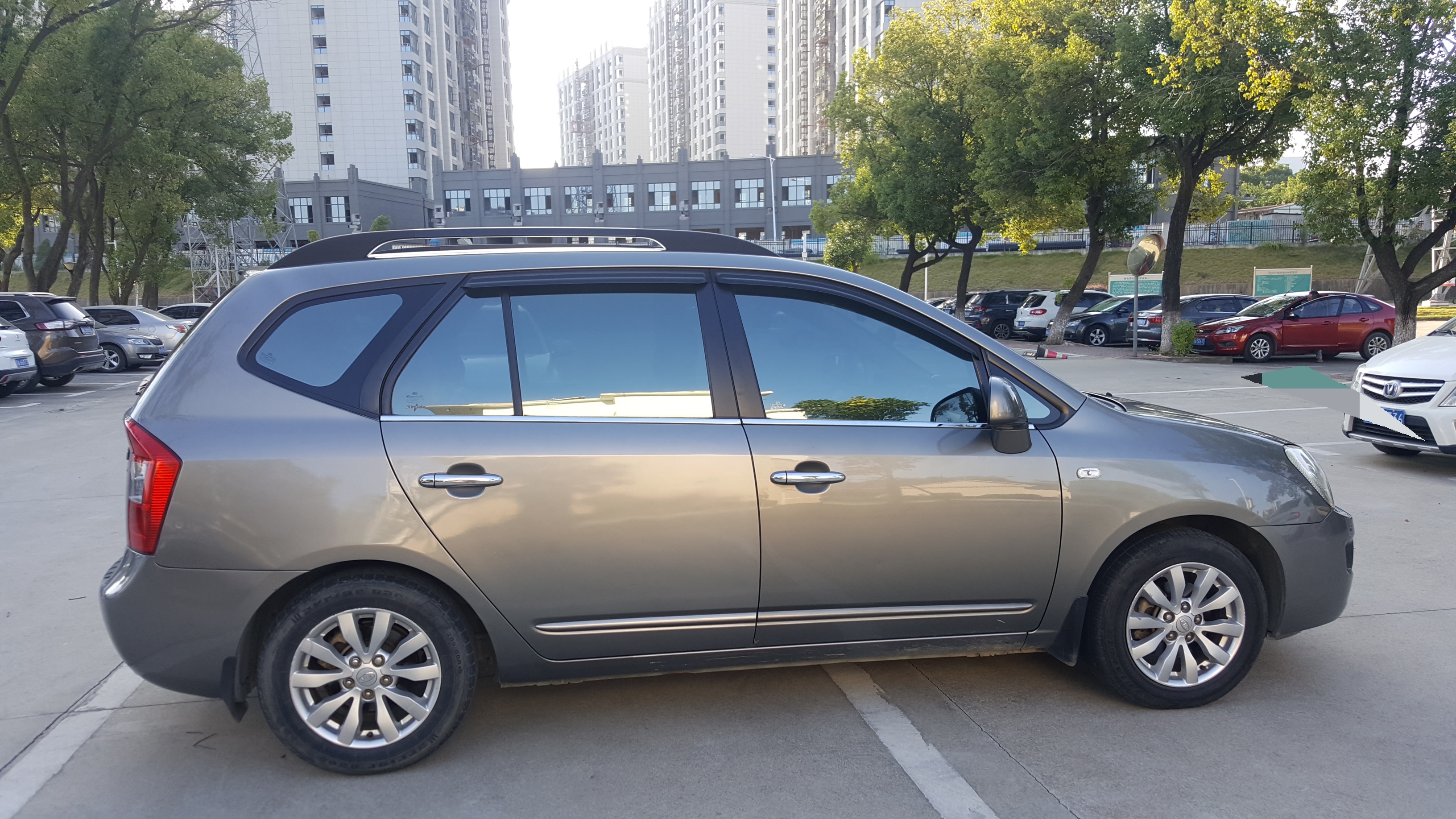 起亚 新佳乐 2.0L 7座自动舒适版 2010