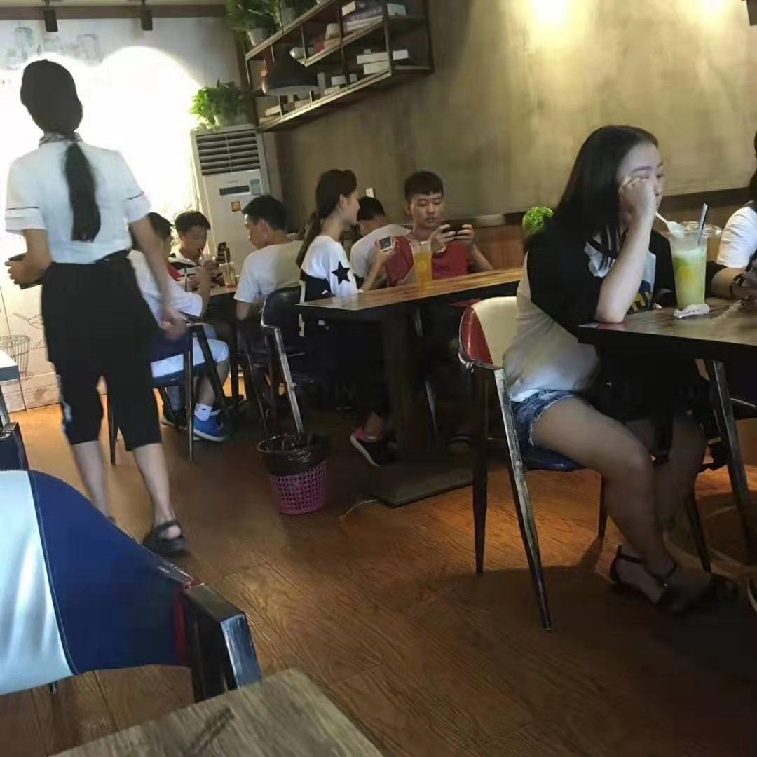 双港地铁口2号口哈尼卡布奶茶店转让