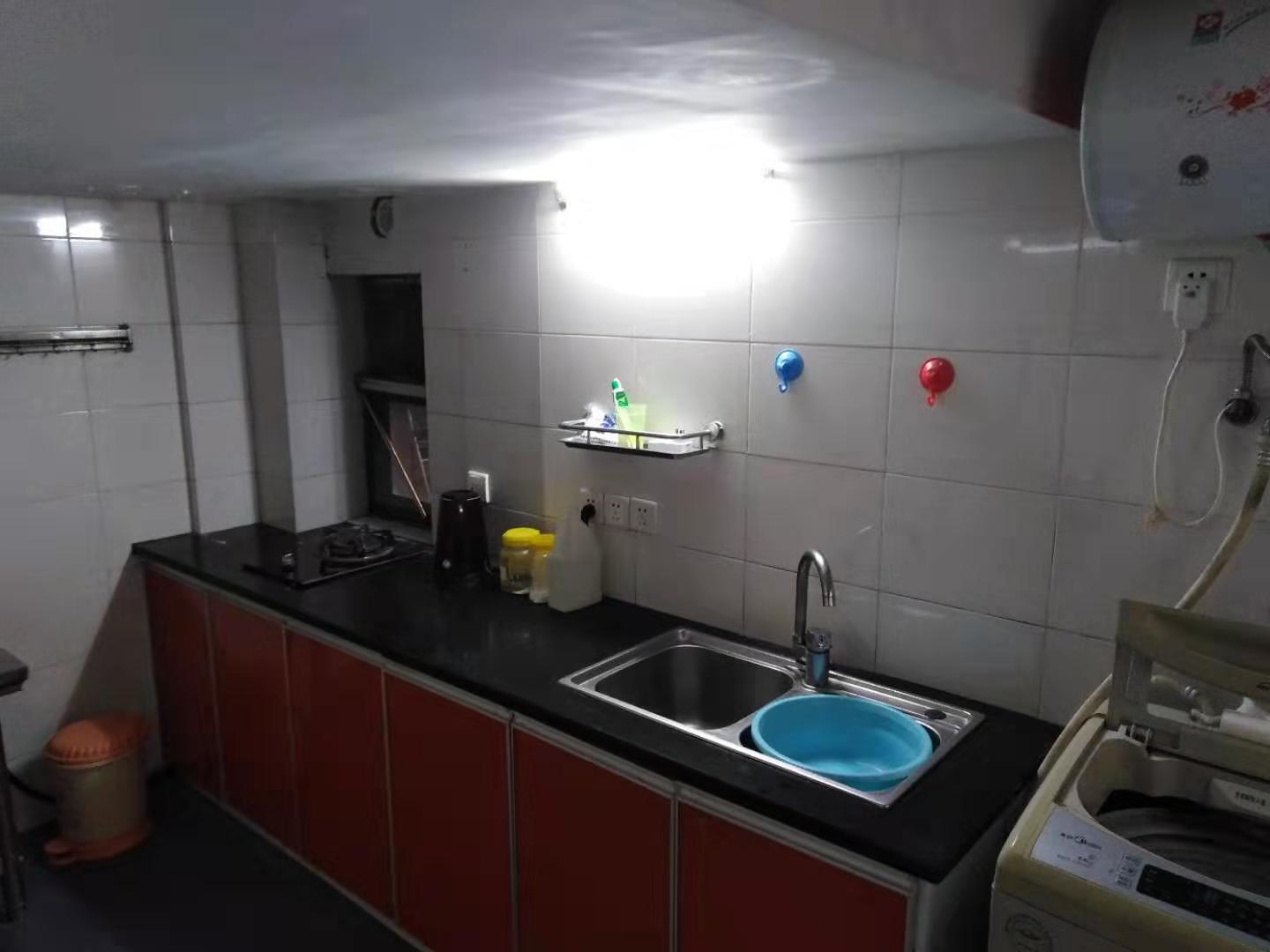 出租一室一厅一卫一厨房屋